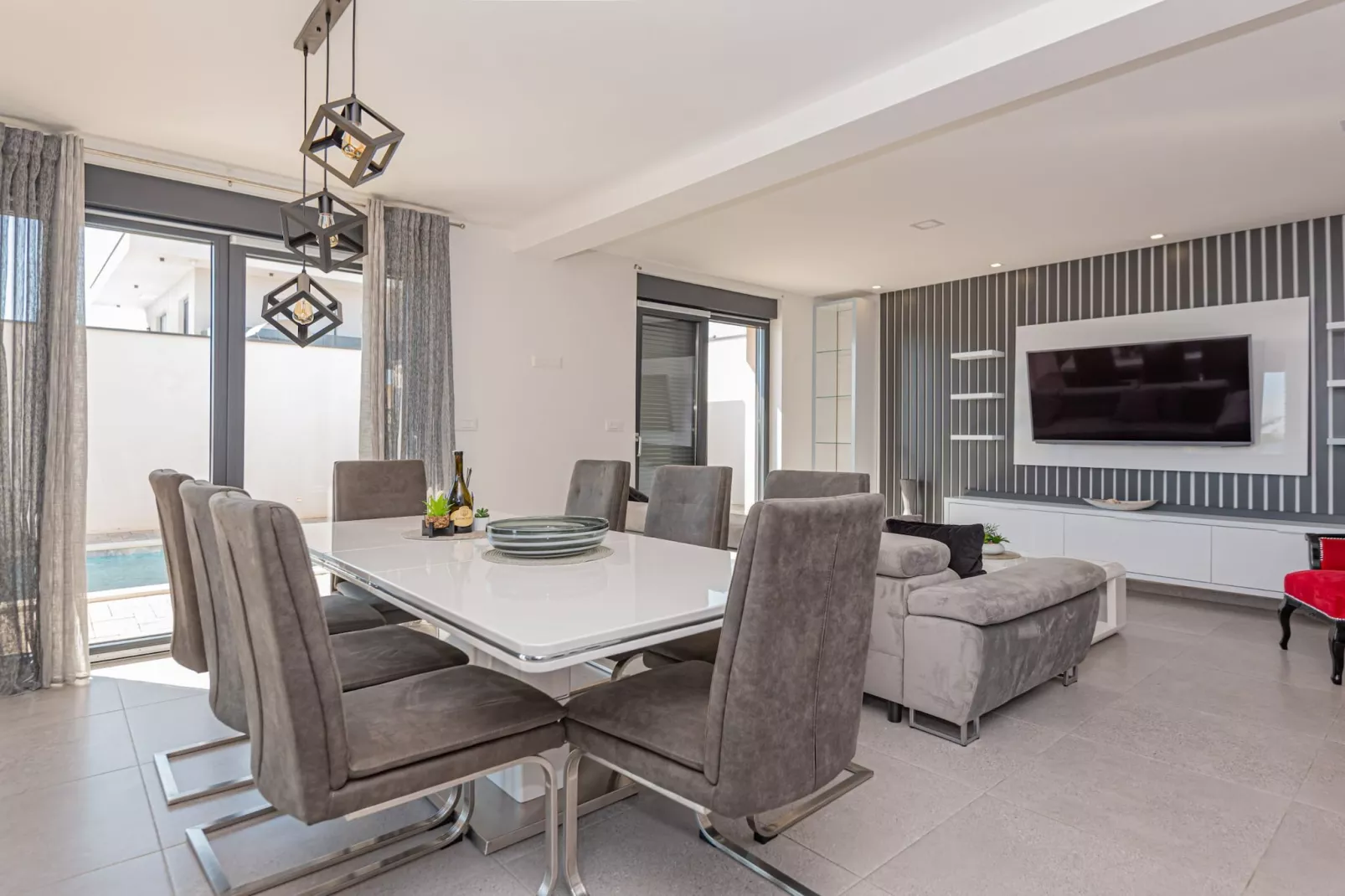 Four-Bedroom Villa With Pool-Wohnzimmer