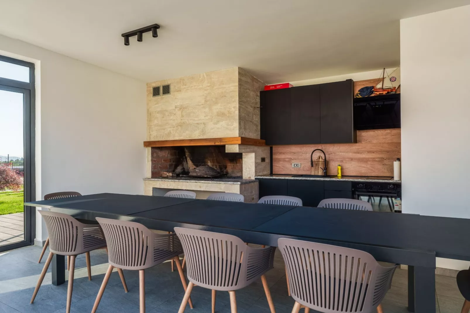 Villa Freedom - Five Bedroom House with Balcony-Dining room