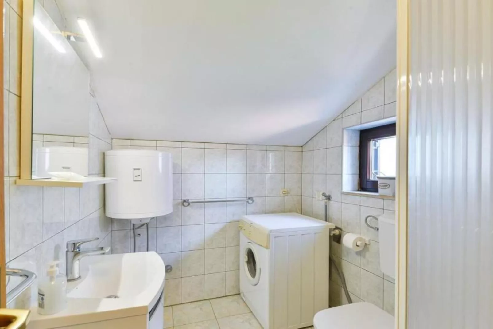 Apartments Franica with Heated Pool and Hot-Tub - Two Bedroom Apartment with Balcony-Bathroom