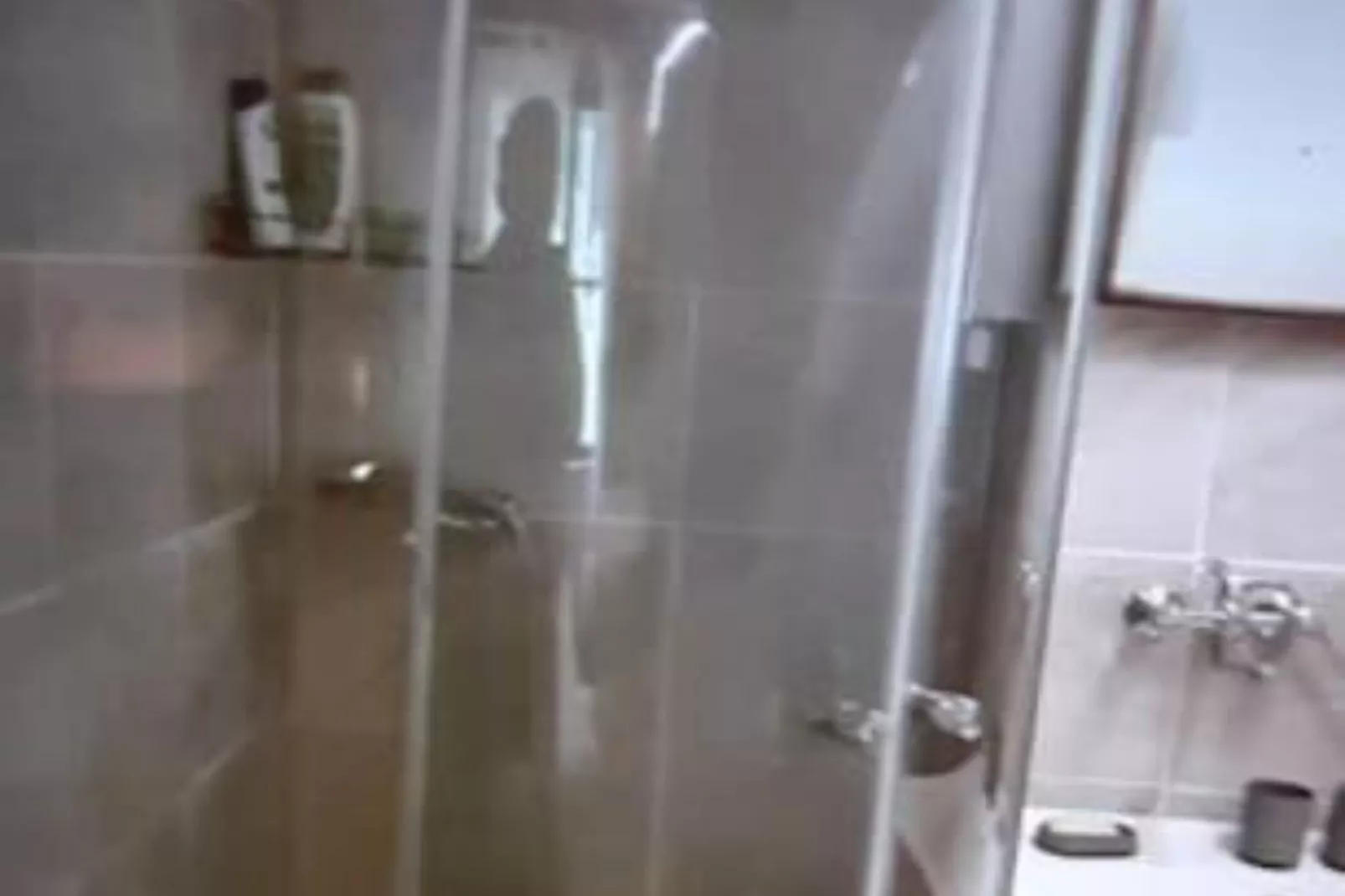 Holiday Home Green Side Cottage - Two Bedroom Holiday Home-Bathroom