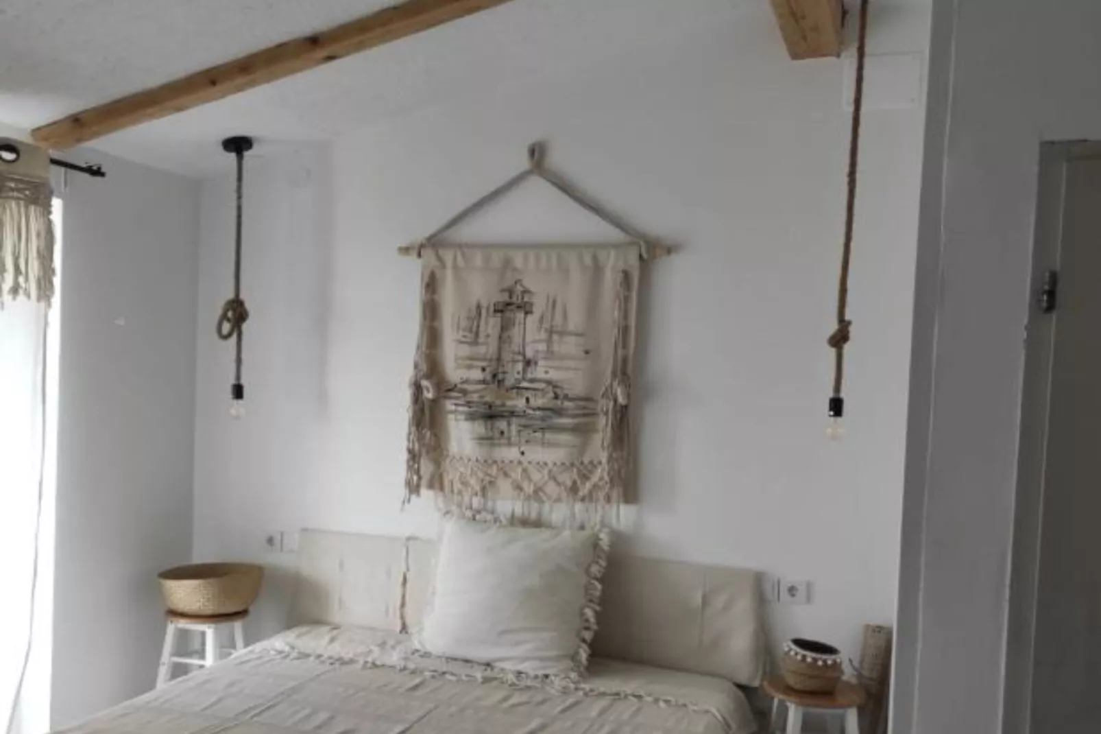 Modern Beachfront Apartments near Šibenik - Classic  Studio Apartment with Balcony and Sea View-Schlafzimmer