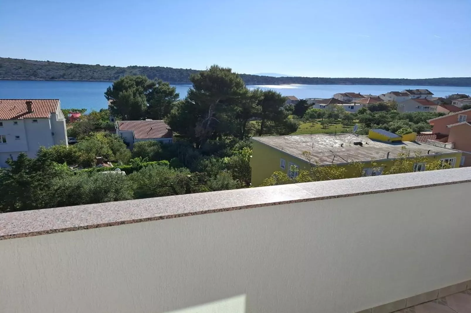 Rab Diving Mirko - One Bedroom Apartment with Sea View (3A)-Terrasse/Balkon
