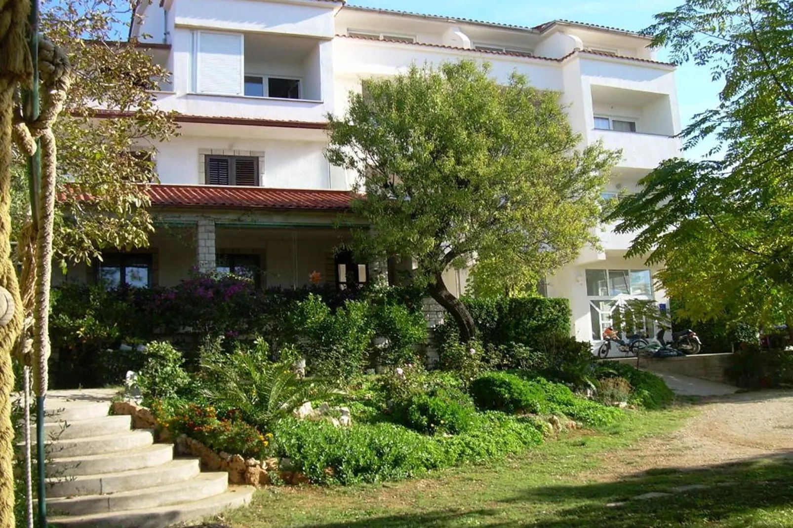 Rab Diving Mirko - One Bedroom Apartment with Sea View (4) - Outdoor