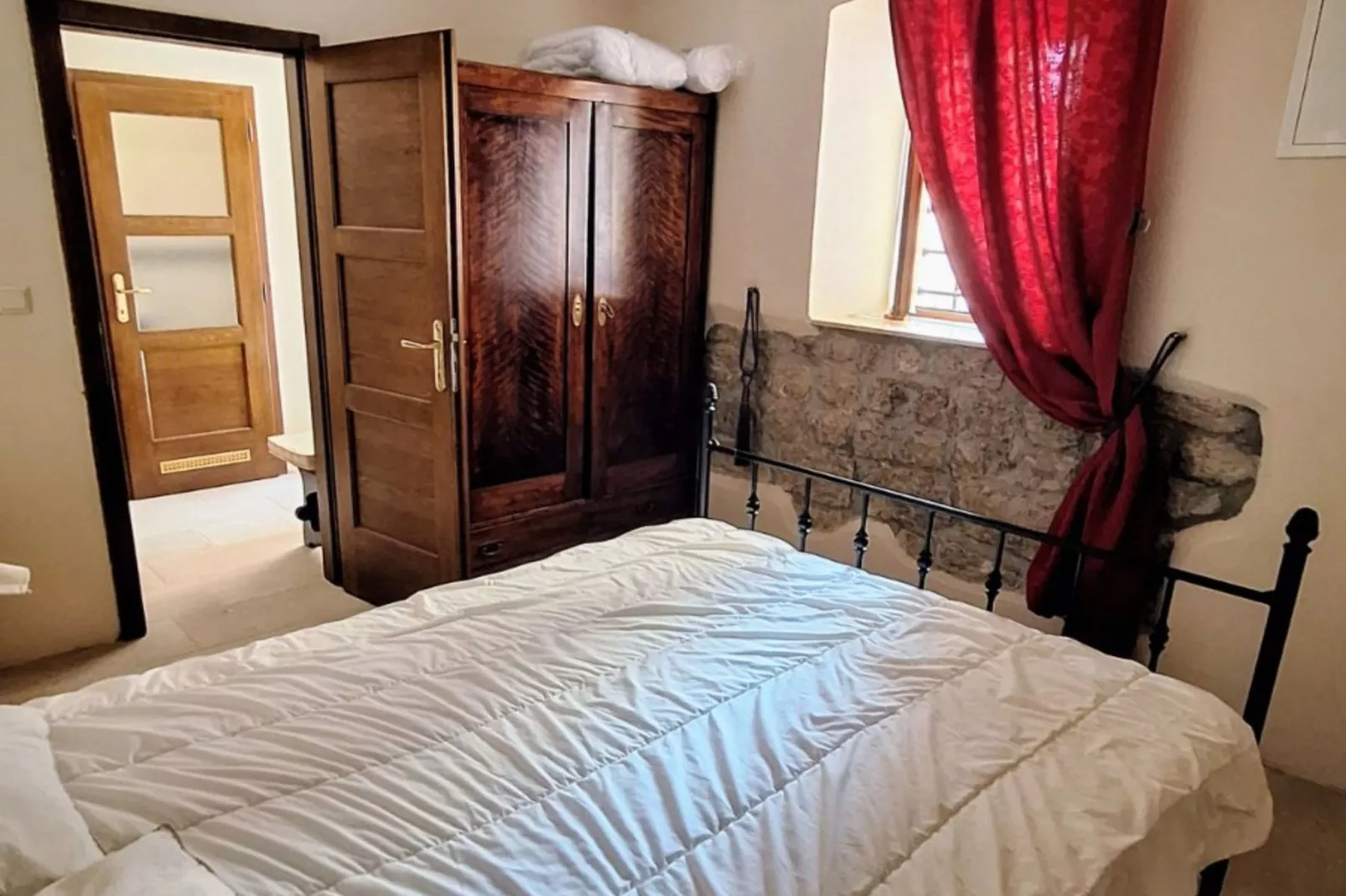 La Casa Nostra Apartments - Comfort 1 Bedroom Apt-Bedroom