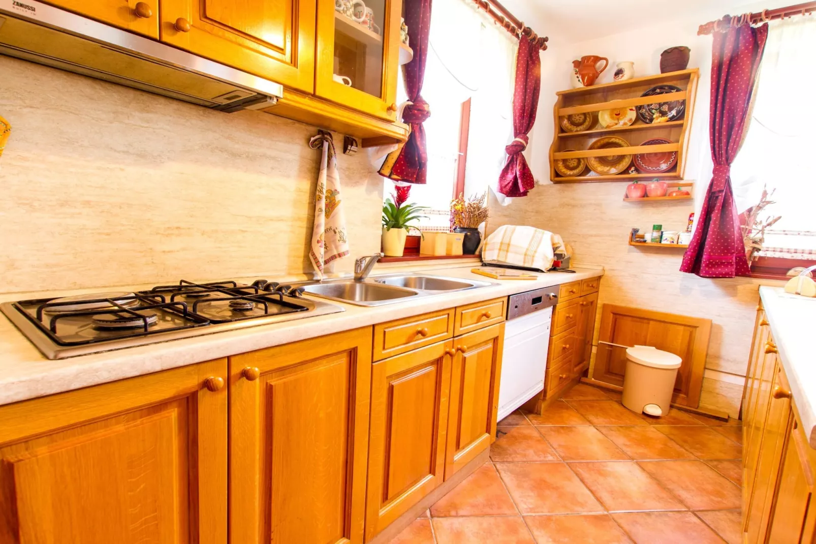 Rustic Charm Cottage Country House with Sauna - Five Bedroom  Holiday Home with Sauna-Kitchen