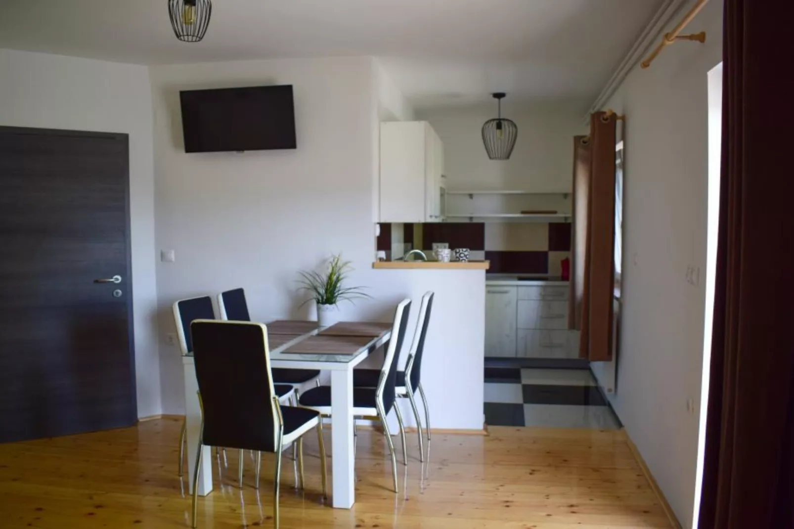 Zevnik Quiet Retreat with Stunning Views and Equestrian Activities - One Bedroom Apartment-Kitchen