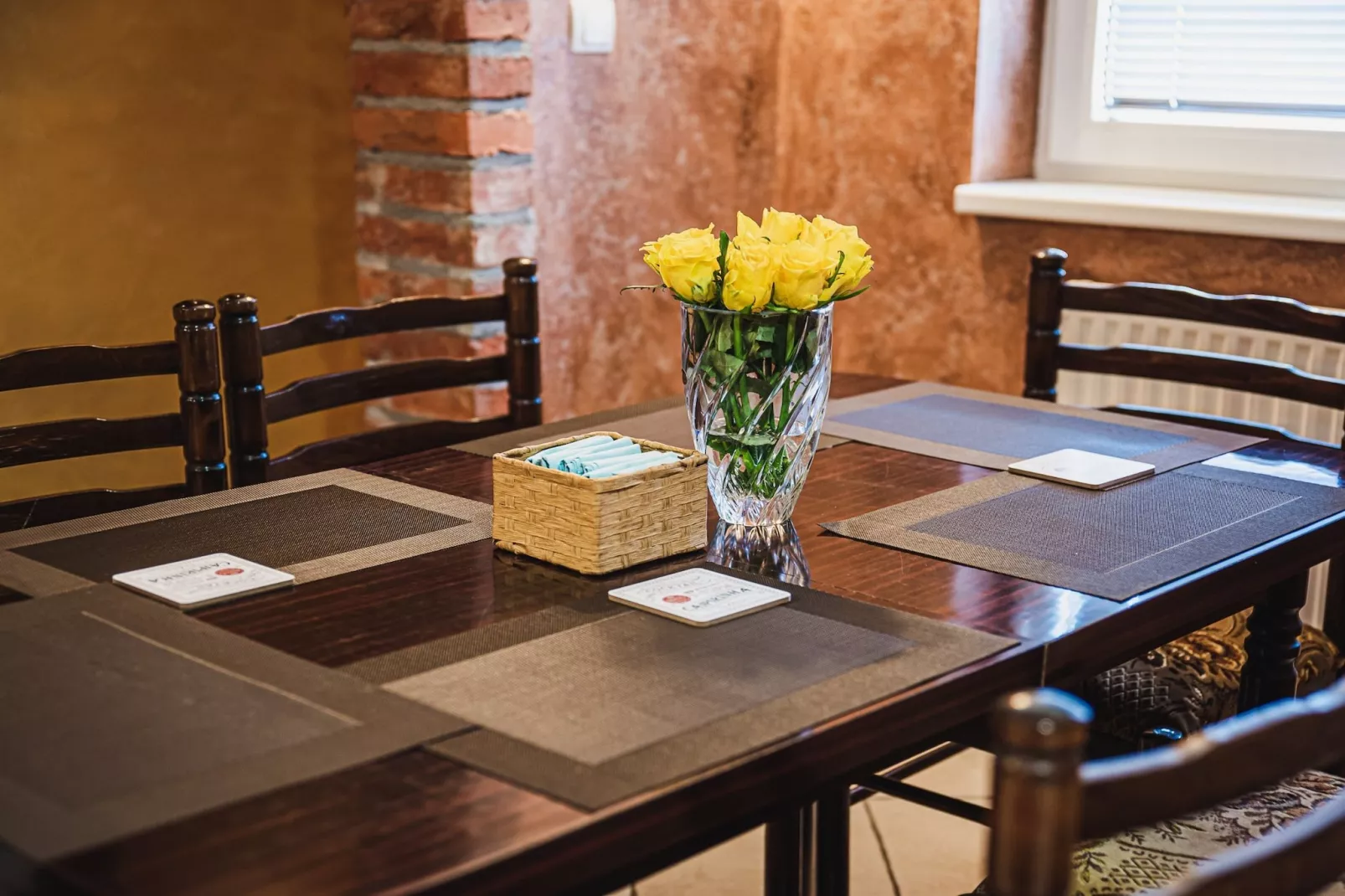 Elegant and Stylish Retreat Apartments with Terrace - Two Bedroom Apartment with Terrace-Salle à manger