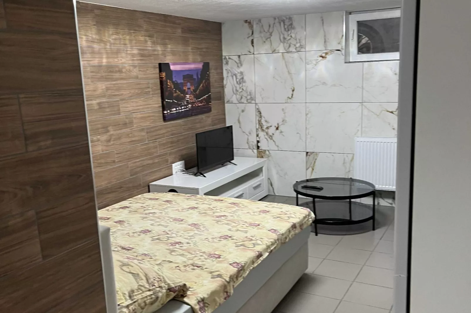 Meadow Tranquil Apartments with Evergreen Garden - One Bedroom Apartment-Bedroom