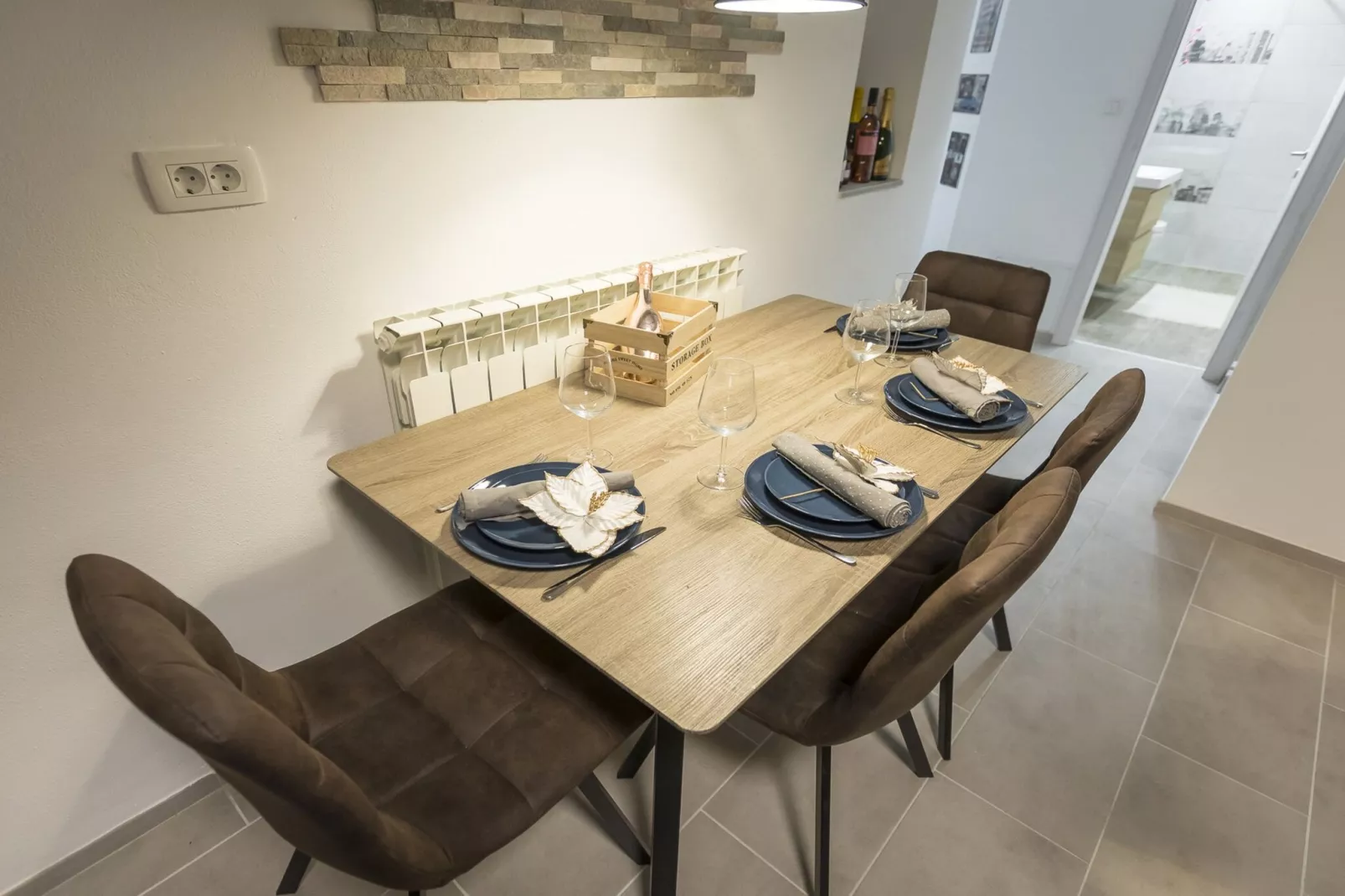 Downtown Koper Spacious Apartment with Balcony - Two Bedroom Apartment with Balcony-Dining room