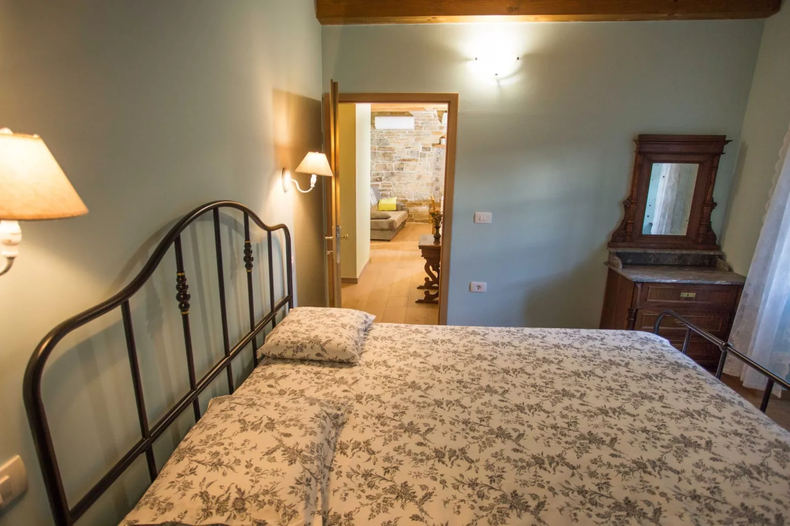 Abitanti Rustic Apartment with Balcony - Two Bedroom Apartment with Balcony-Schlafzimmer