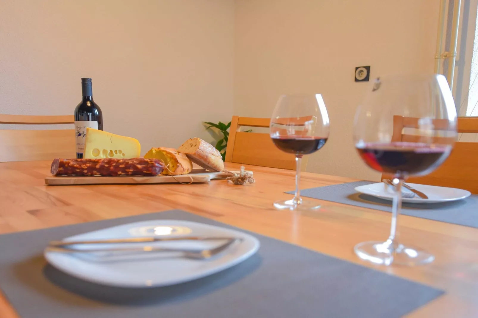 Cozy Luxe Holiday Home with Natural Thermal Bath - Seven Bedroom Holiday Home-Salle à manger