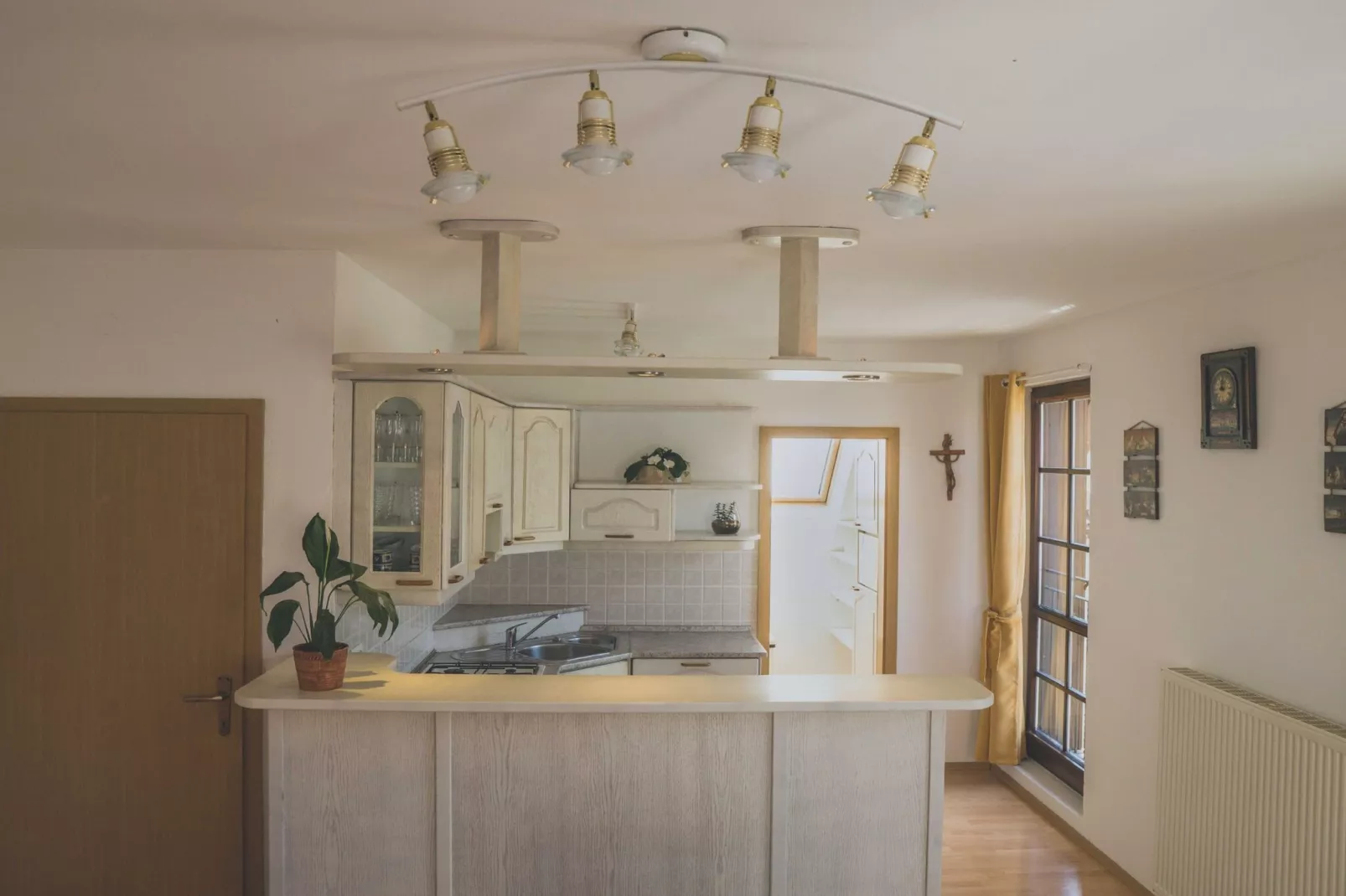 Comfortable Apartment with Mountain View - One Bedroom Apartment-Küche