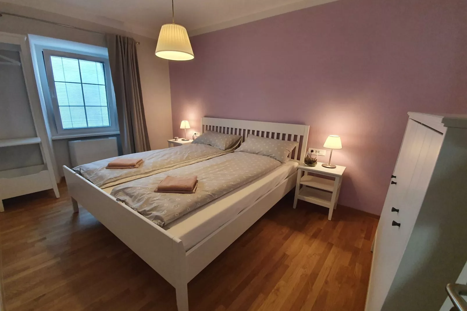 Komen Getaway Holiday Home with Balcony - Four Bedroom Holiday Home with Balcony-Schlafzimmer