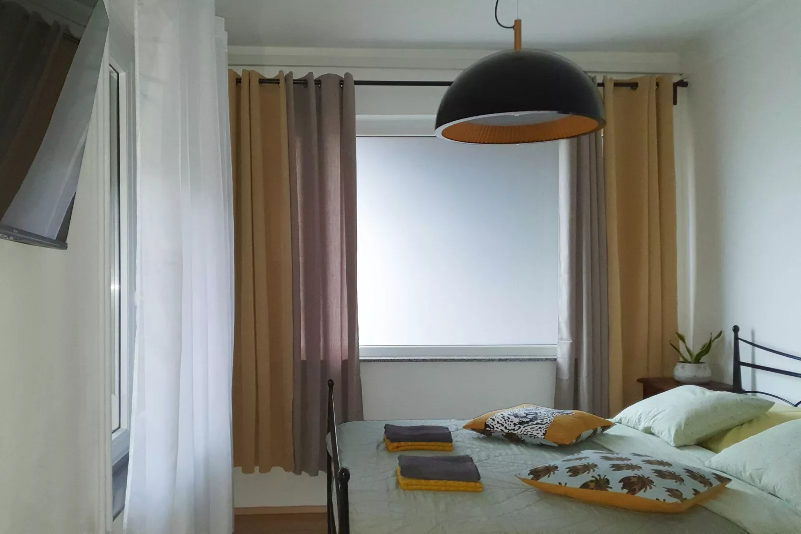 Bright and Sunny Apartment with Terrace - Two Bedroom Apartment with Terrace