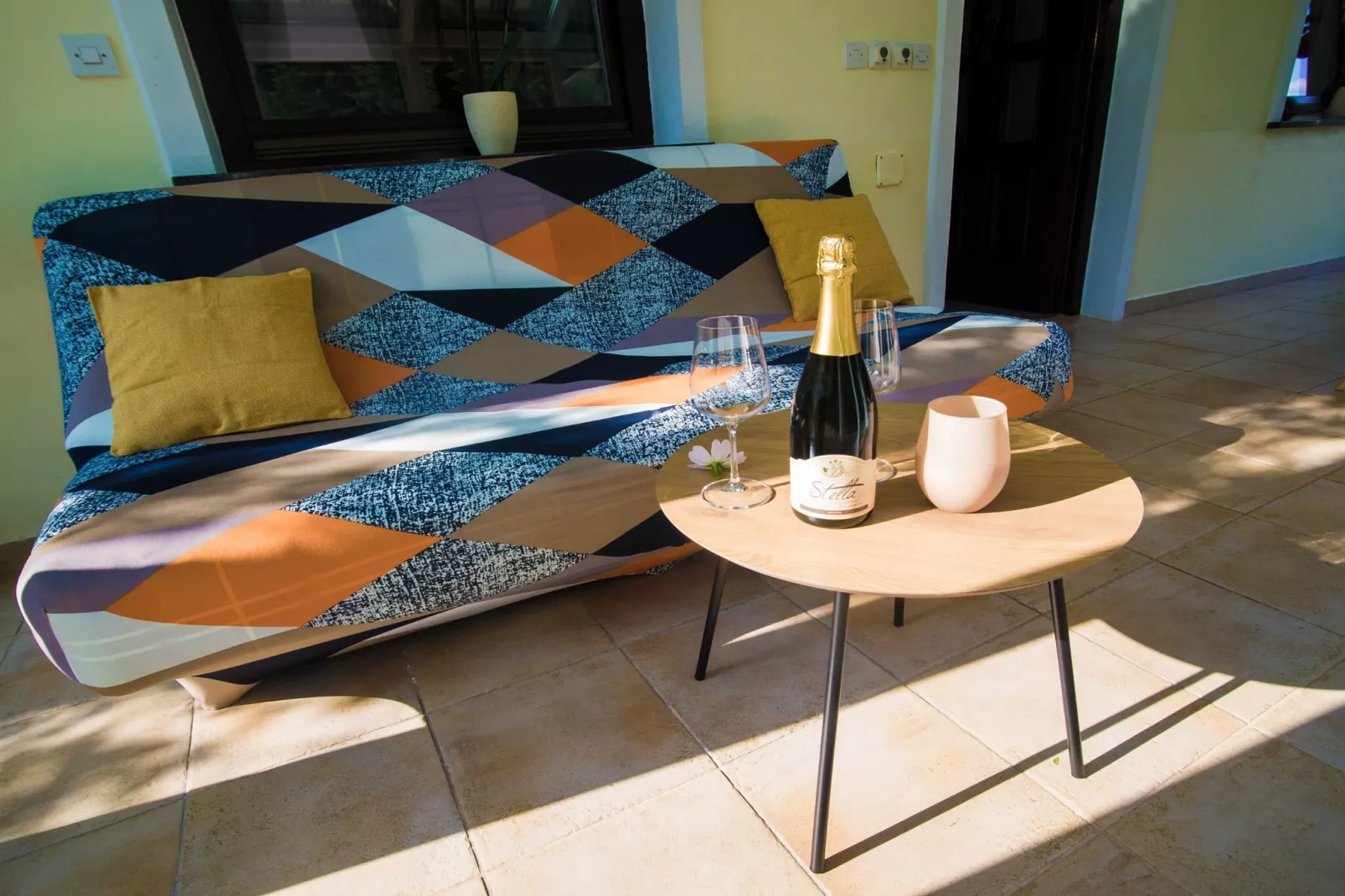 Rustic Authentic Holiday Home with Terrace and Wood Stove - Three Bedroom Holiday Home with Terrace-Esszimmer