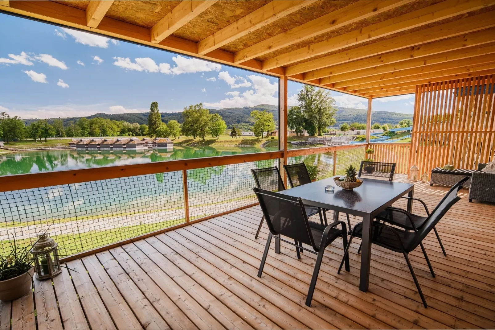 Lakeside Luxury Retreat Mobile Homes with Thermal Riviera Tickets - Three Bedroom Mobile Home 15\/019-Dining room