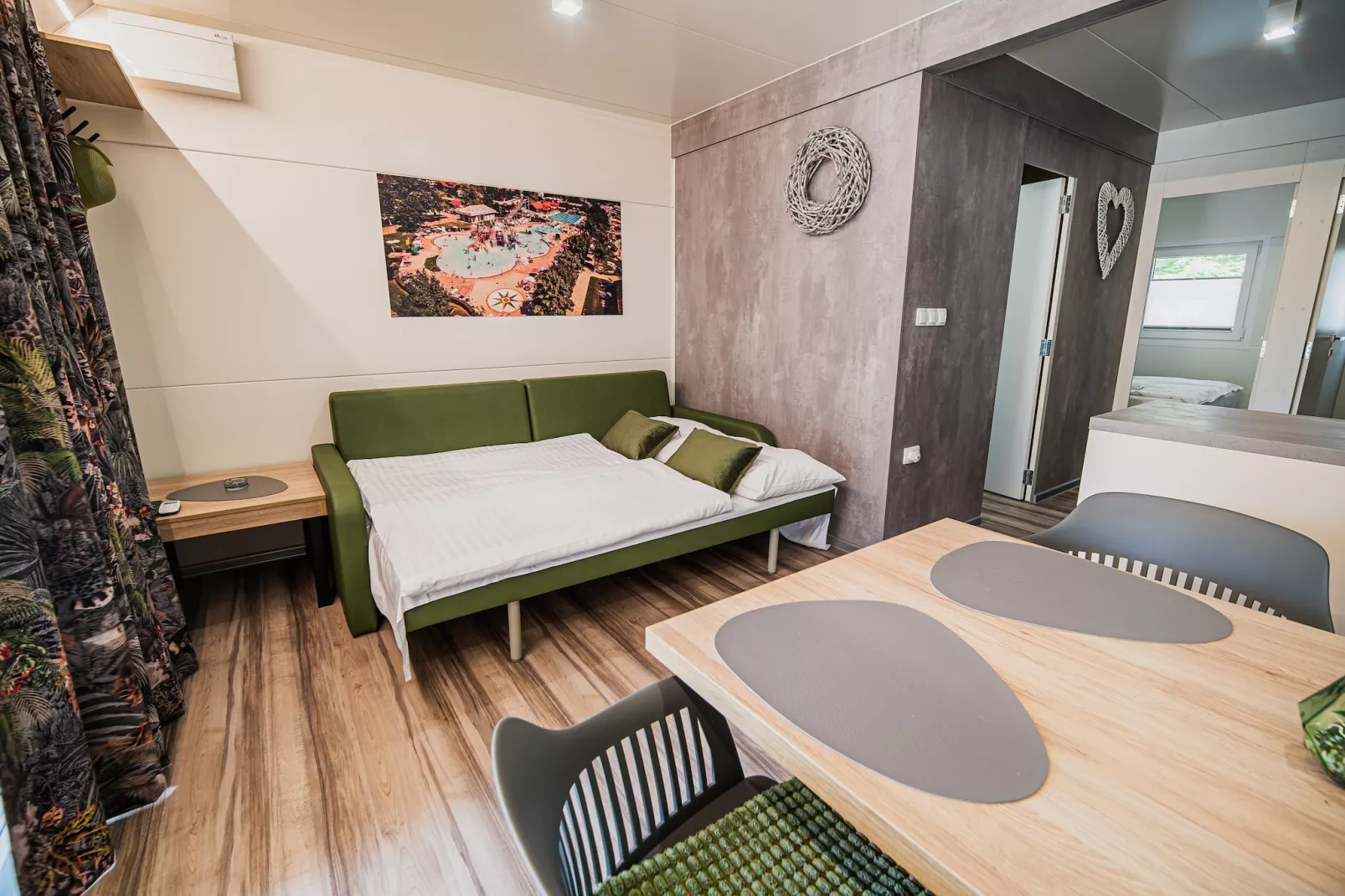 Lake Serenity Premium Mobile Homes with Thermal Riviera Tickets - Three Bedroom Mobile Home 15\/028 - Salon