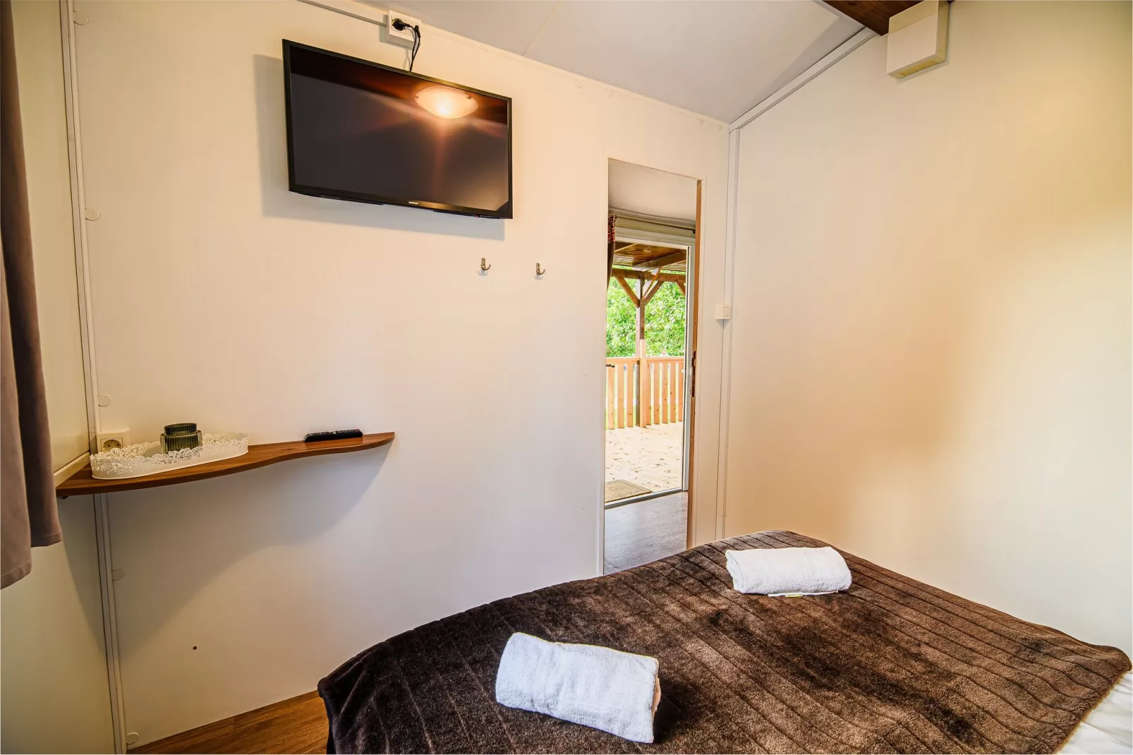 Waterside Retreat Mobile Homes with Thermal Riviera Tickets - Three Bedroom Mobile Home with Lake View  (owner 2)-Bedroom