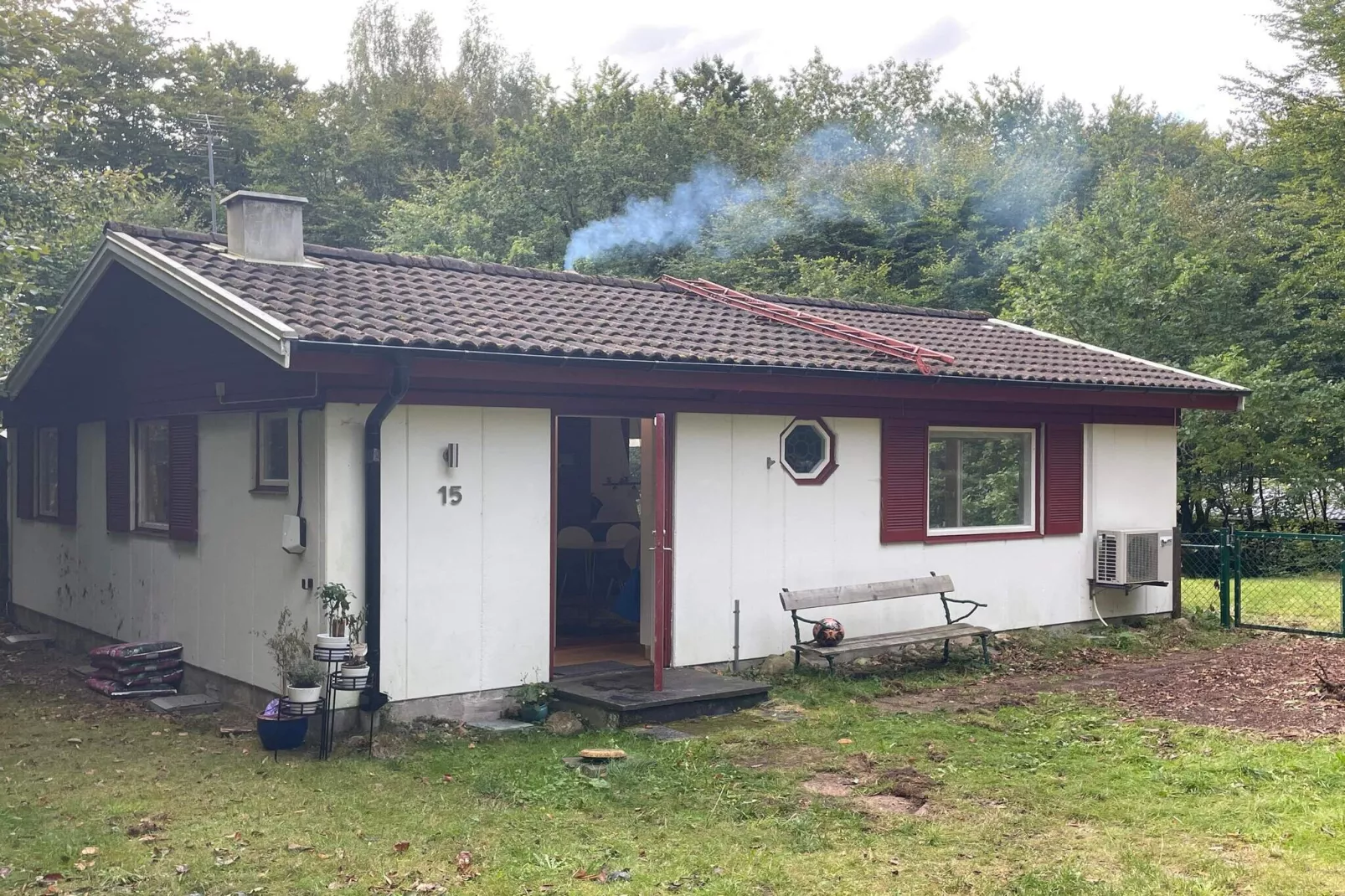 Charmant chalet au bord du lac avec sauna-Extérieur