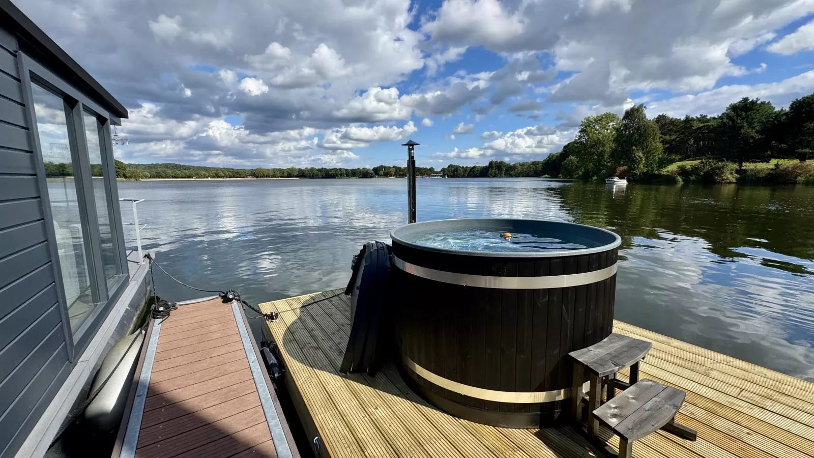 Floating in Limburg - hottub-Wellnessbereich