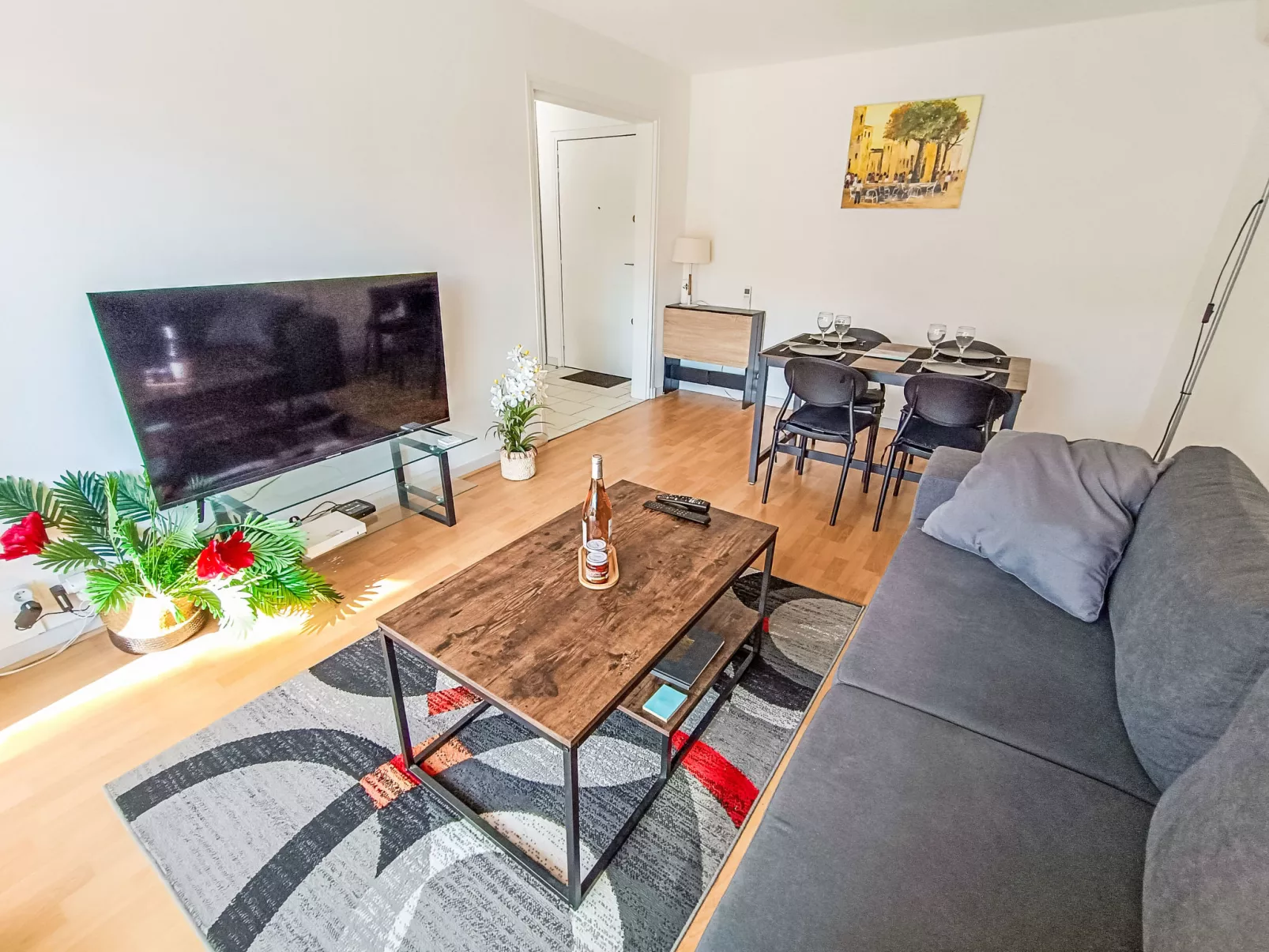 Port d'Attache-Inside