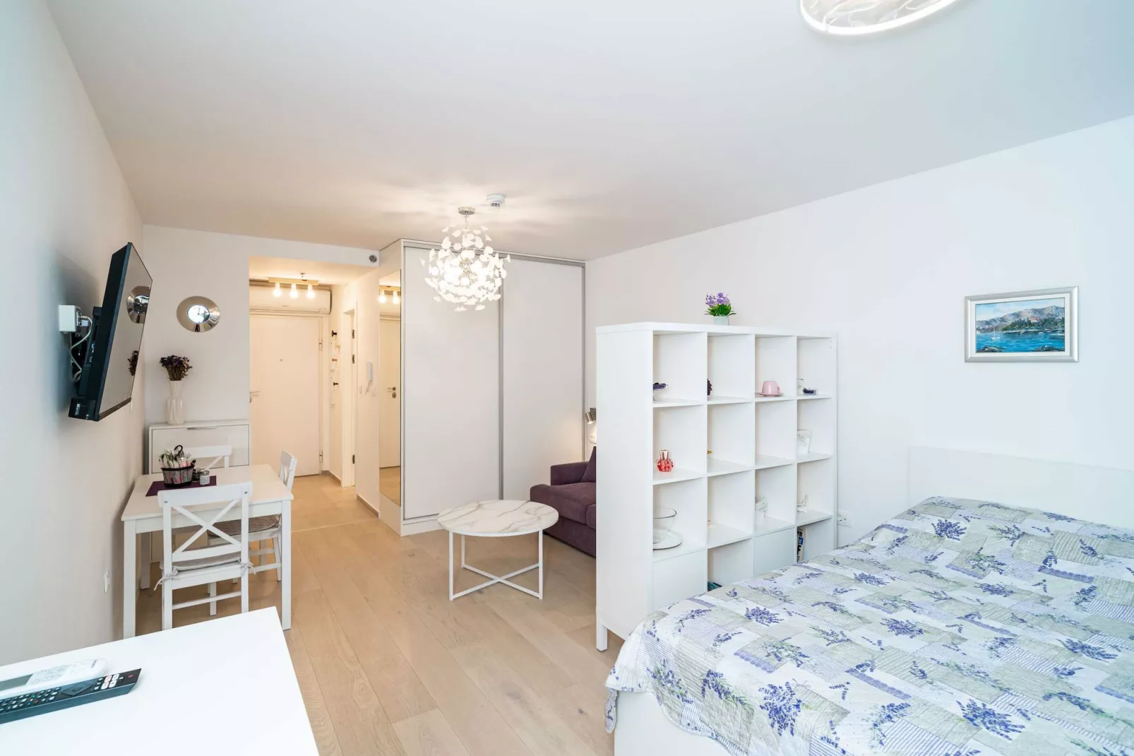 Lenka Apartment - Studio Apartment with Balcony-Schlafzimmer