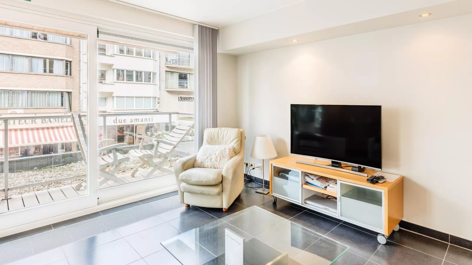 Brit Eerste-Living room