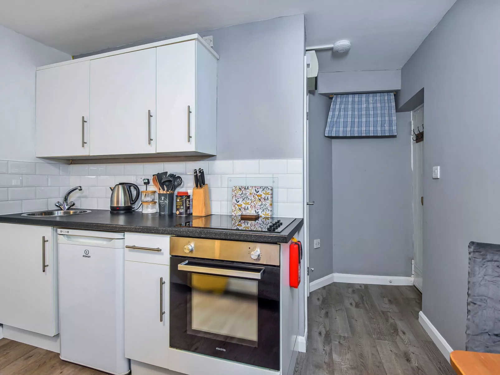 Ukulele Studio-Drinnen