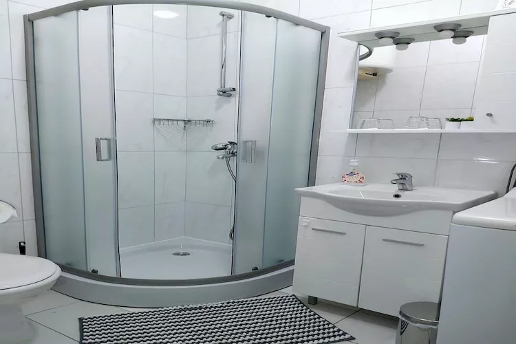 Apartment Dream - One Bedroom Apartment-Badezimmer