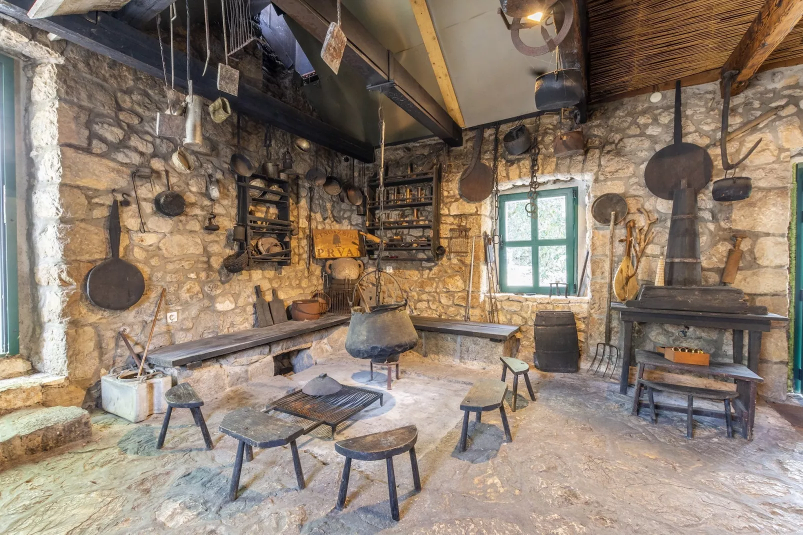 Rustical Resort Kokorići with Shared Outdoor Swimming Pool - One Bedroom Apartment with Terrace-Küche