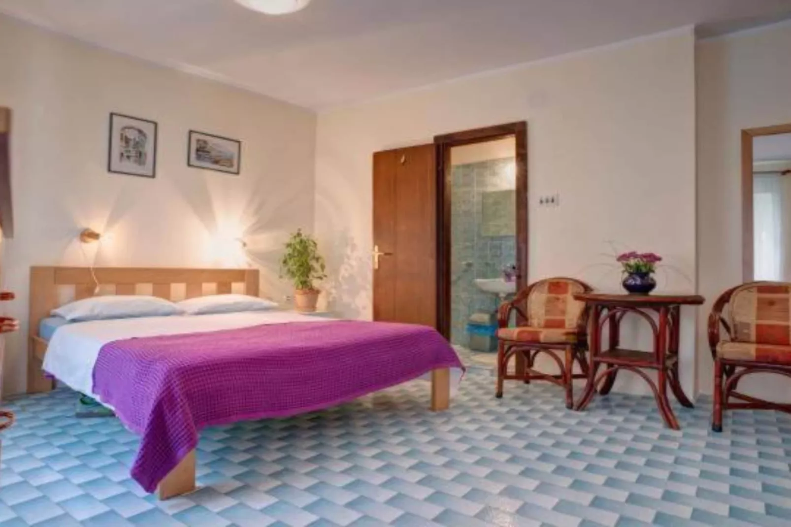 Quaint & Affordable Stay in Budva Traditional Stone House - Family Room 2-Schlafzimmer