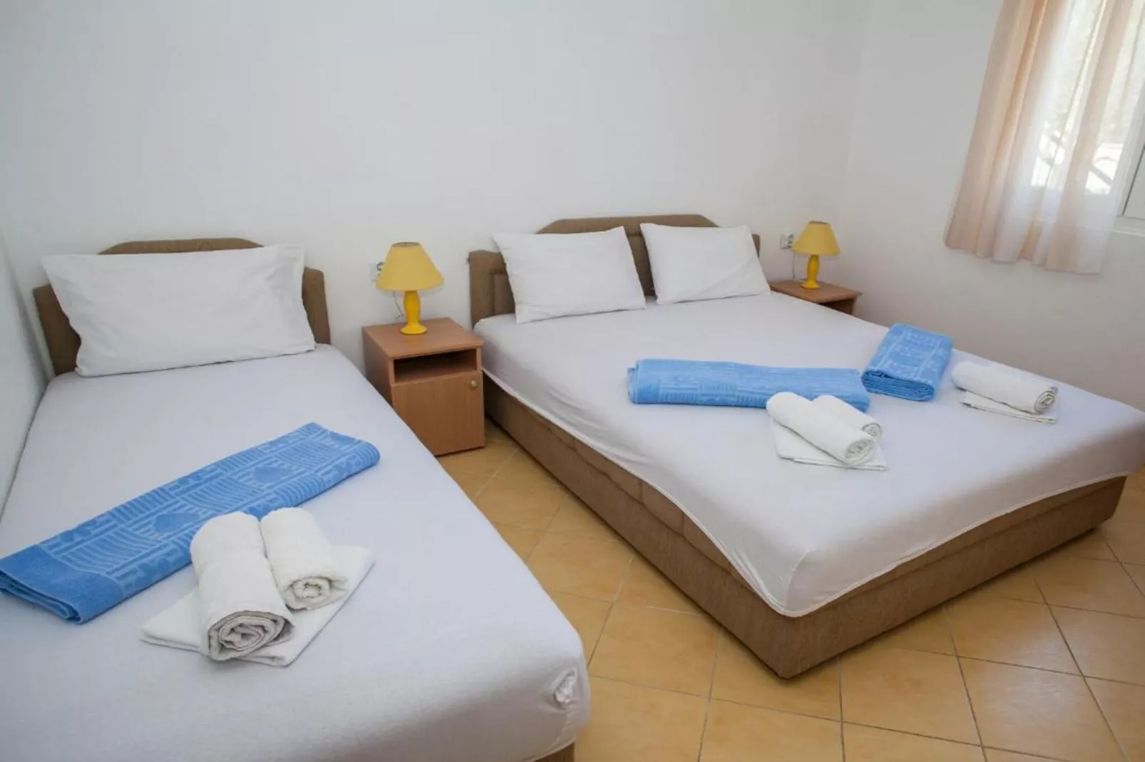 Charming Seaside Escape in Kotor - One Bedroom Apartment with Sea View 2-Schlafzimmer