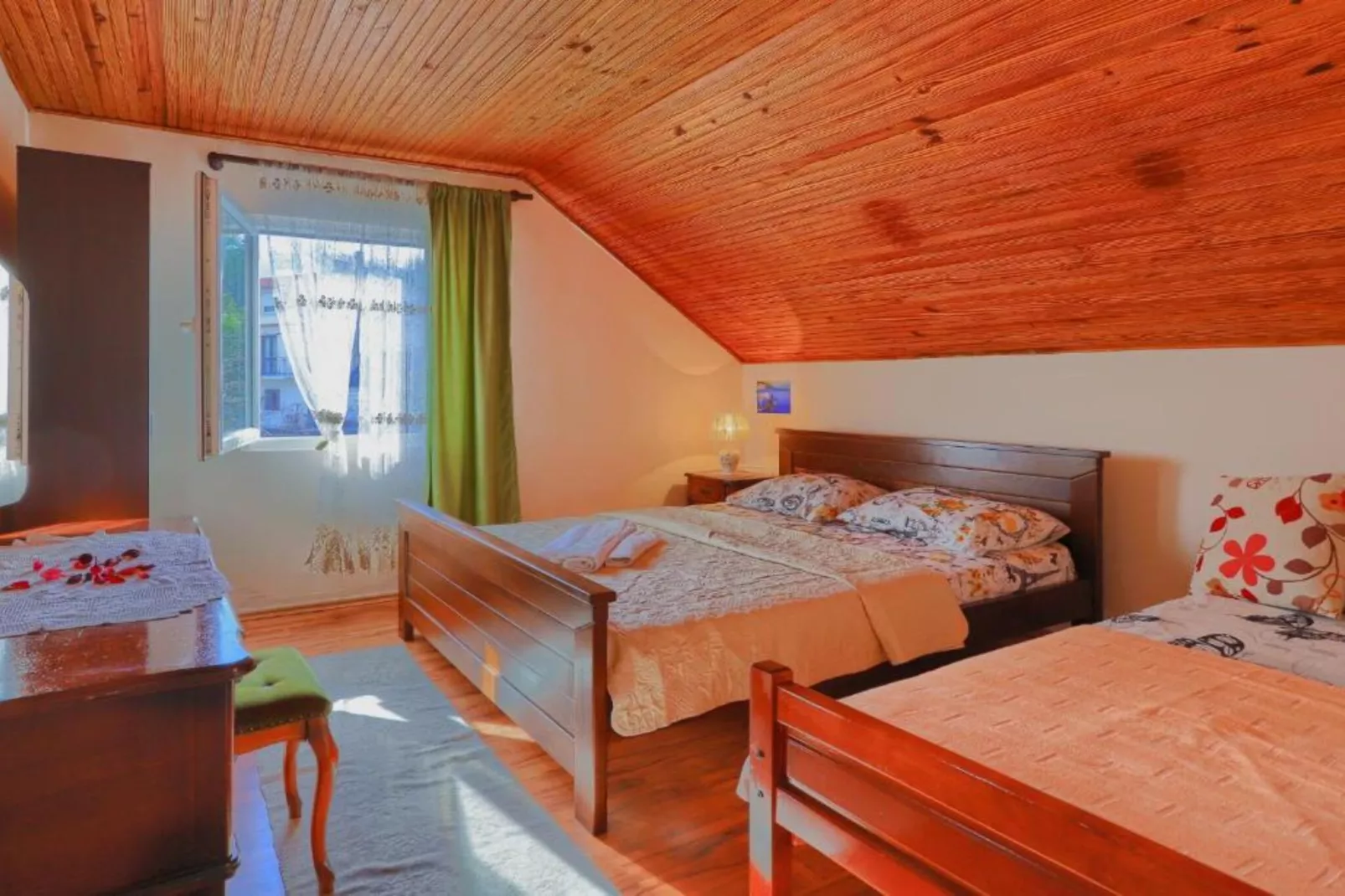 Charming Kotor Bay Retreat Just Steps from the Beach - Two Bedroom Apartment With Sea View-Schlafzimmer