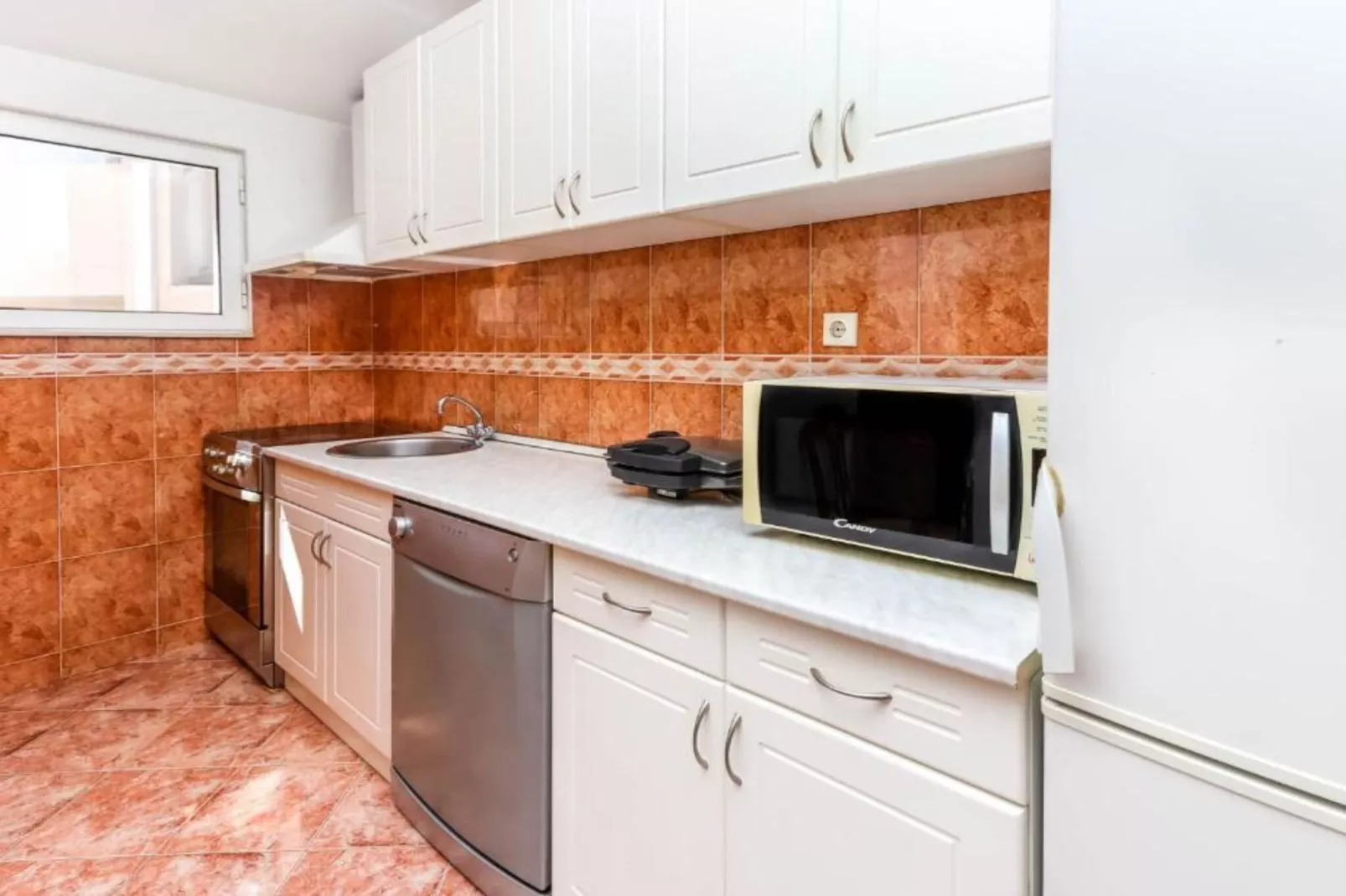 Relaxing Apartment on Budva Coastline - One Bedroom Apartment-Kitchen