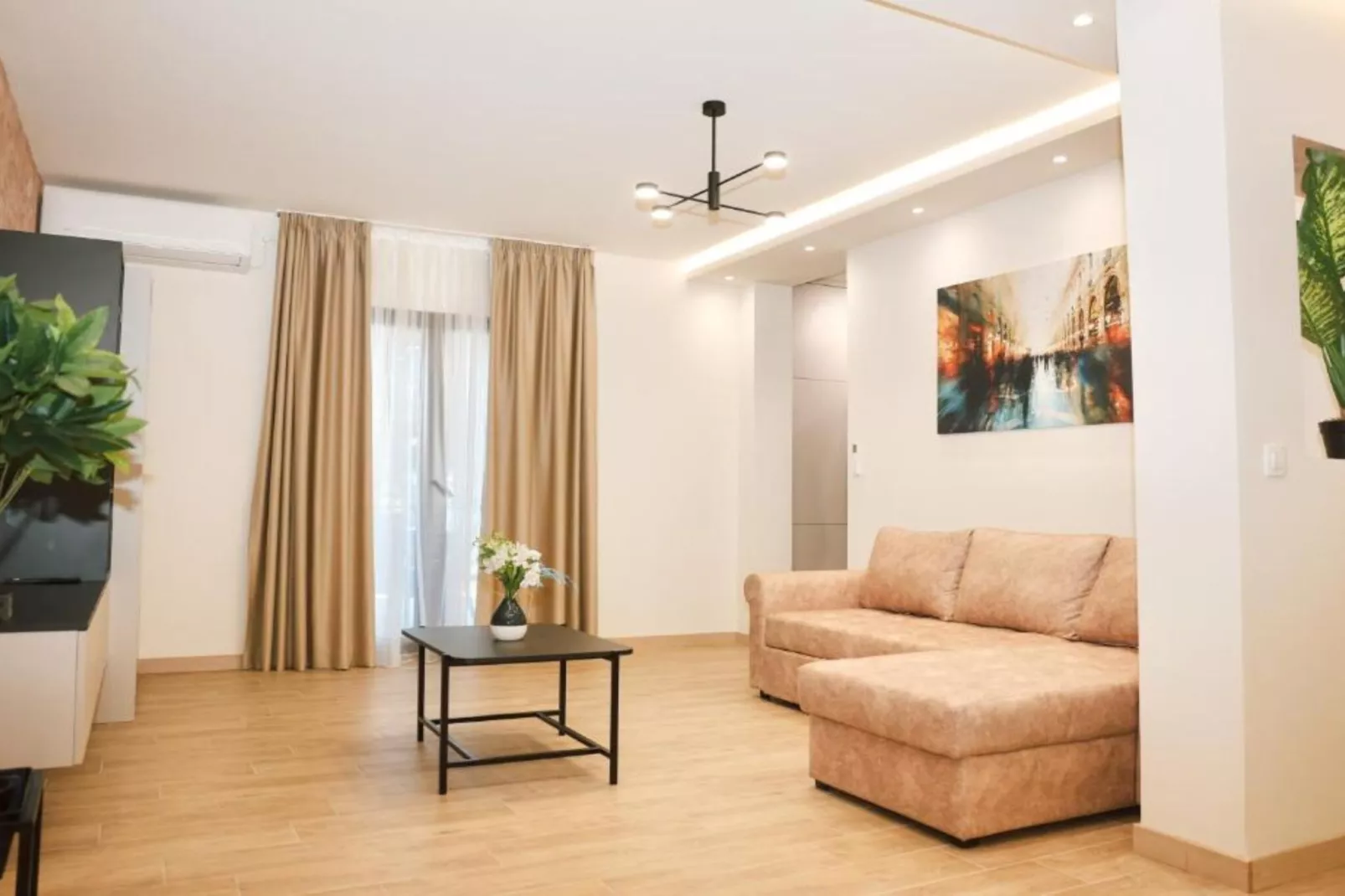Stylish Apartment with Modern Elegance in Herceg Novi Area - Deluxe One Bedroom Apartment with Balcony-Wohnzimmer