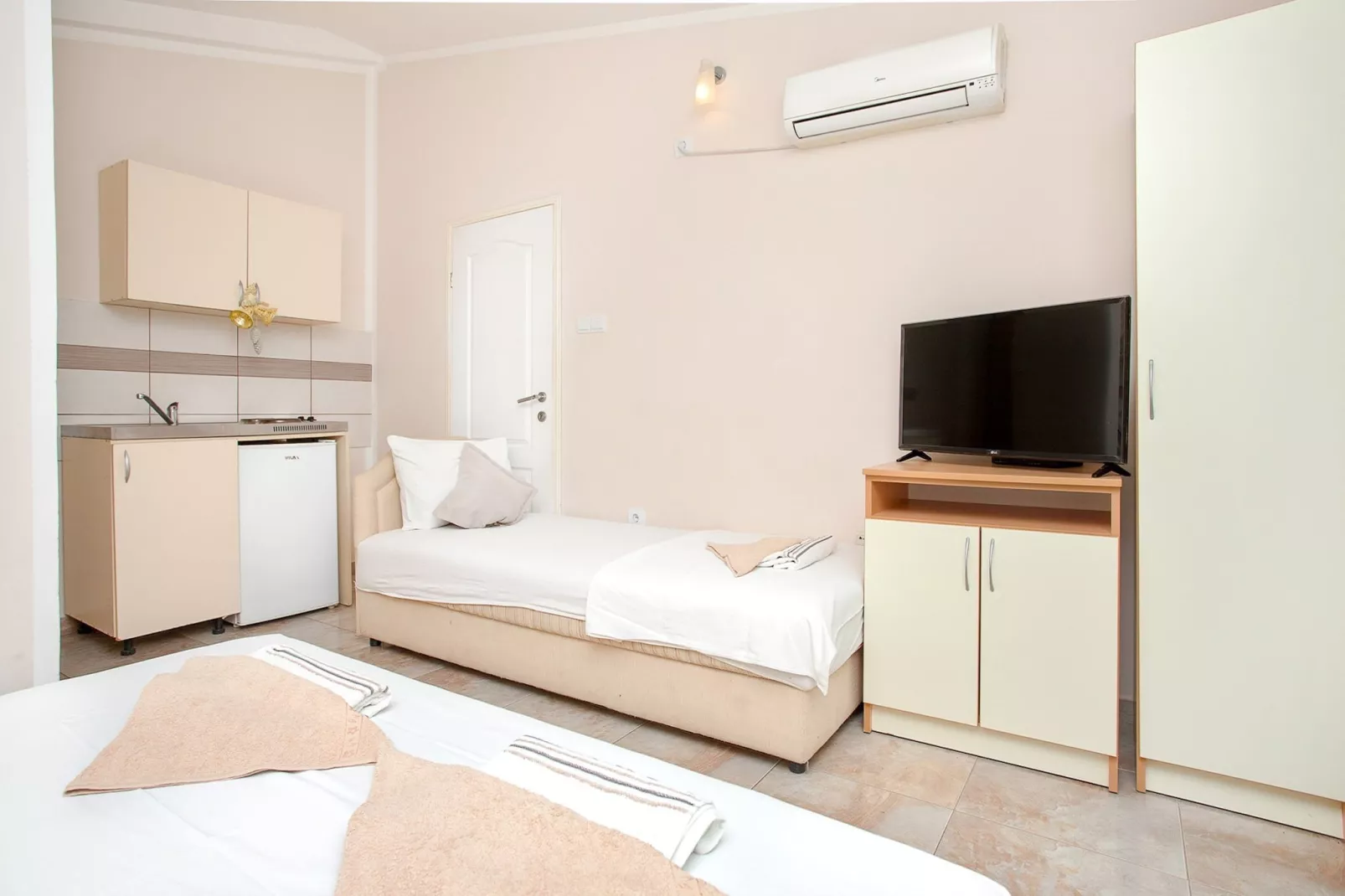 Perfect Budva Stay Near the Sea & Aqua Park - Comfort Triple Studio 1\/1-Schlafzimmer