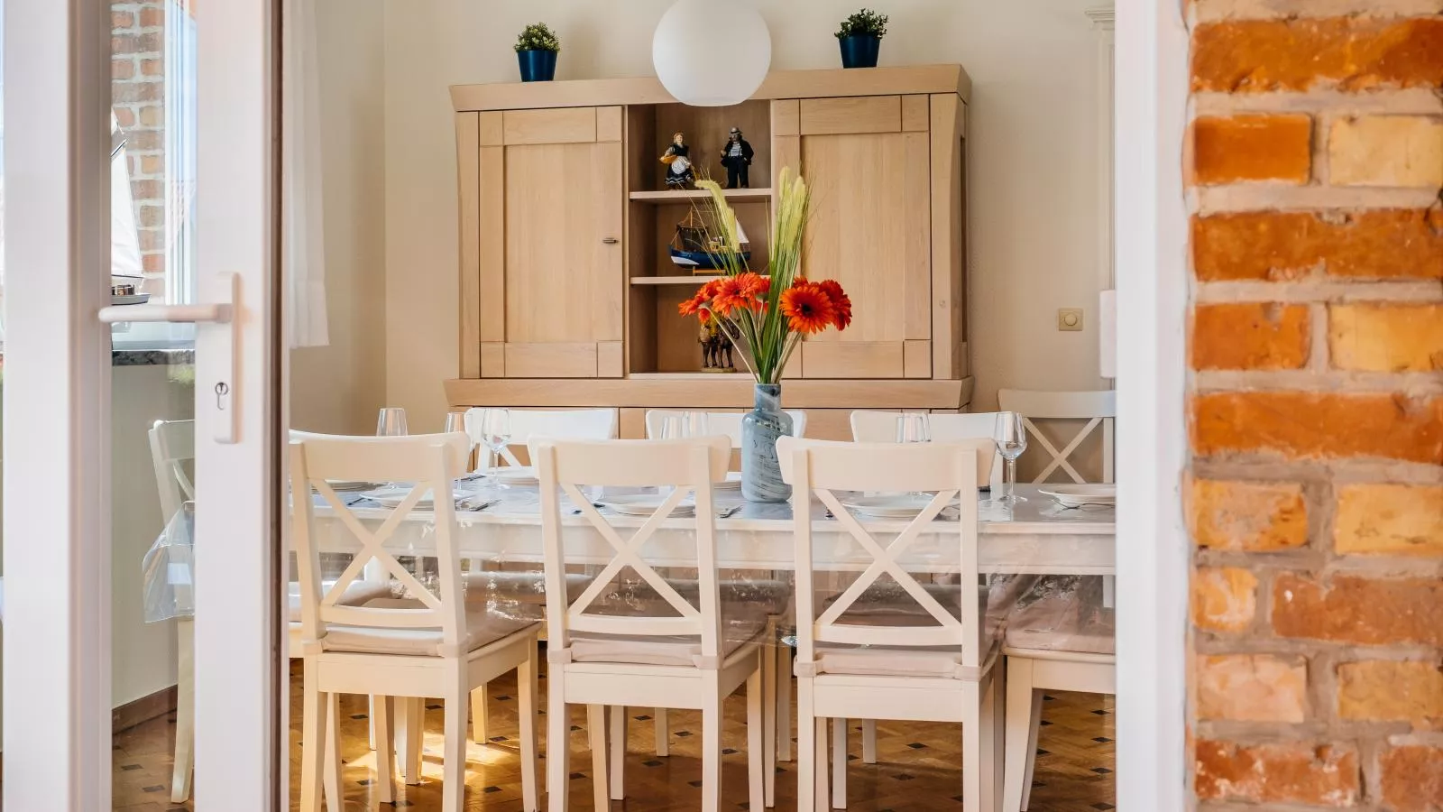 Porpoises-Dining room