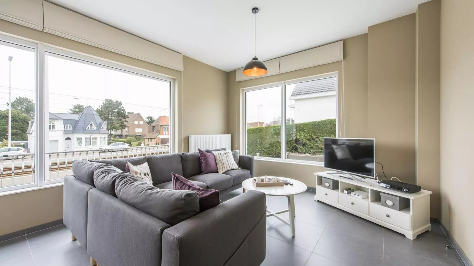 La Vachequirit-Salon