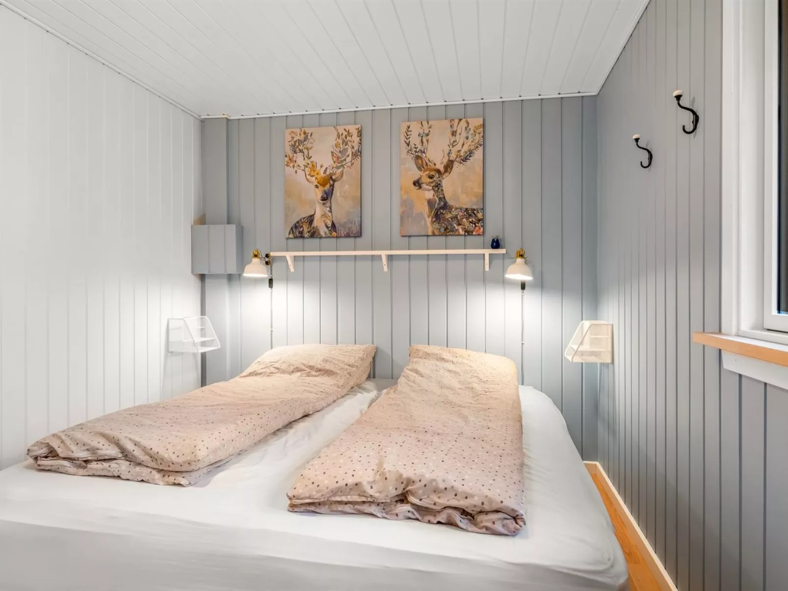 "Hughlek" -  from the sea-Dedans