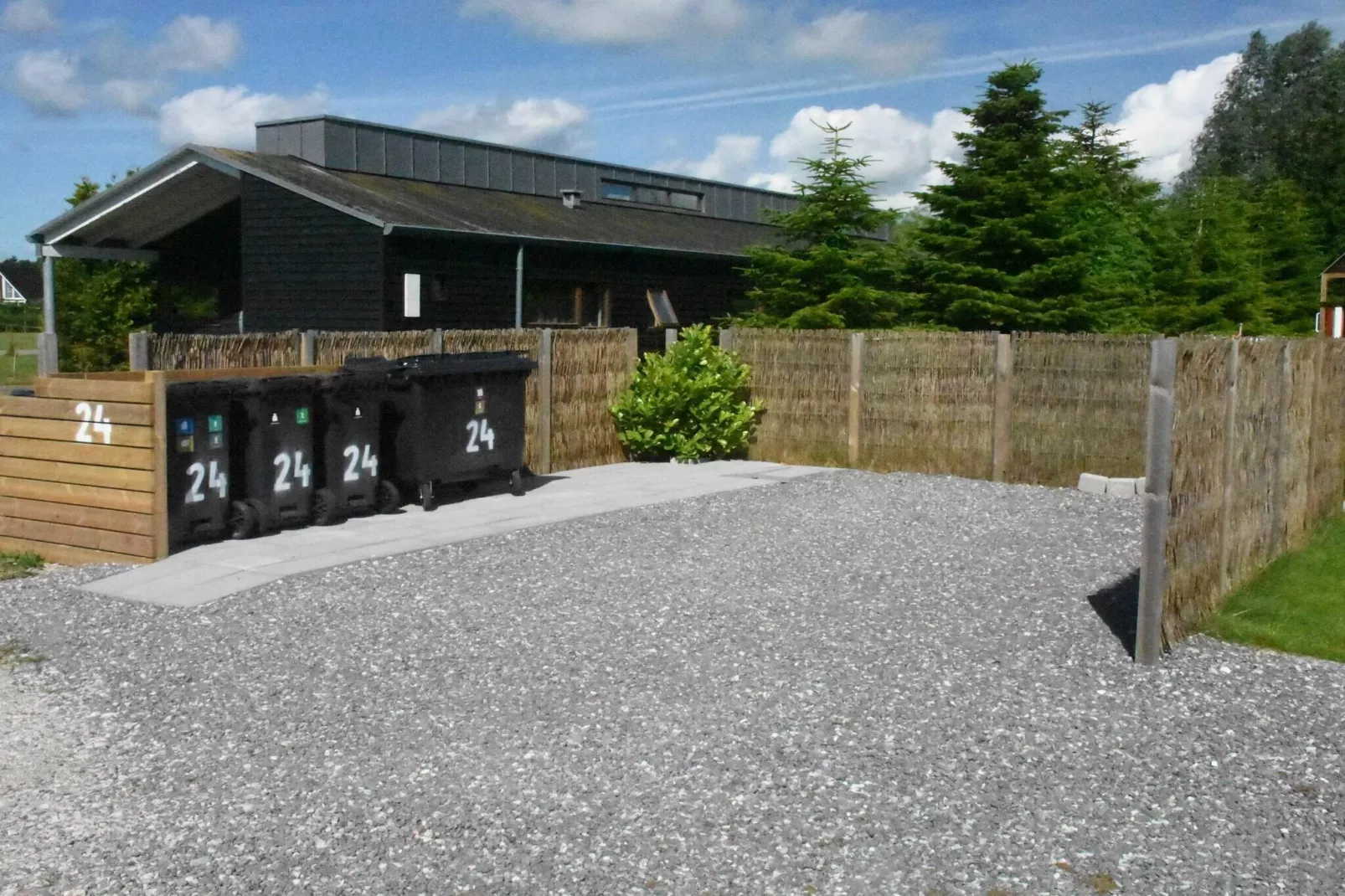 5 Sterne Ferienhaus in Idestrup-Im Freien