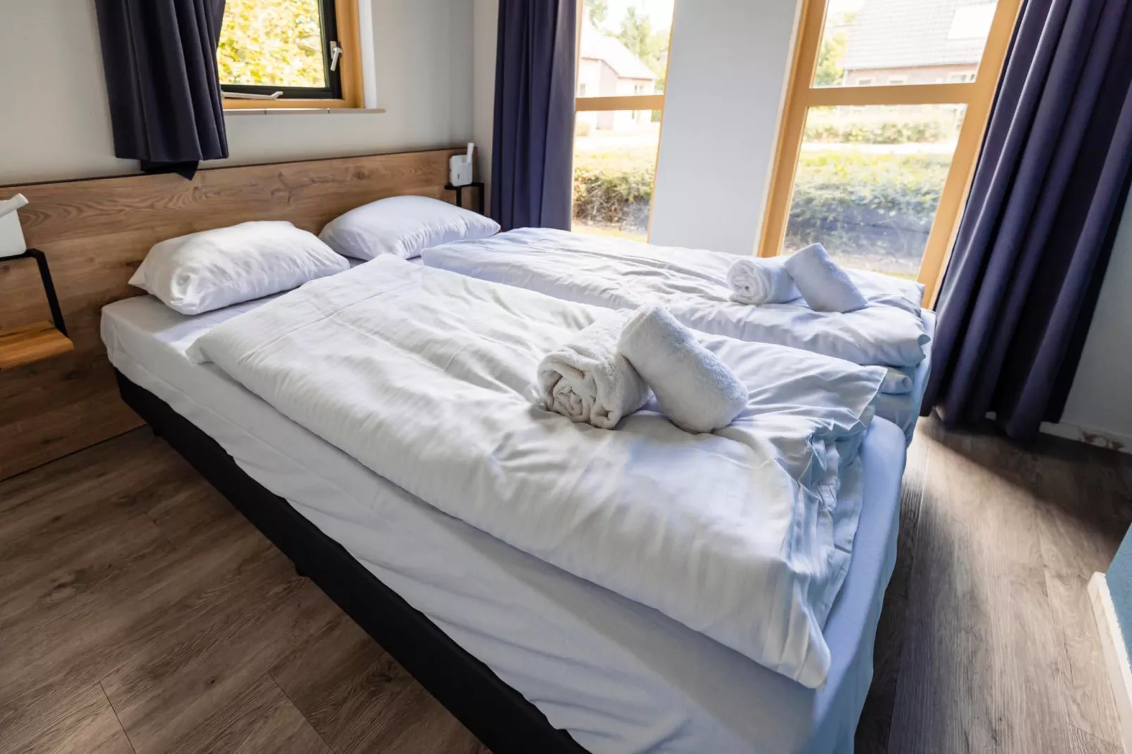 6 - Persons Lakeside Child-friendly Bungalow-Bedroom