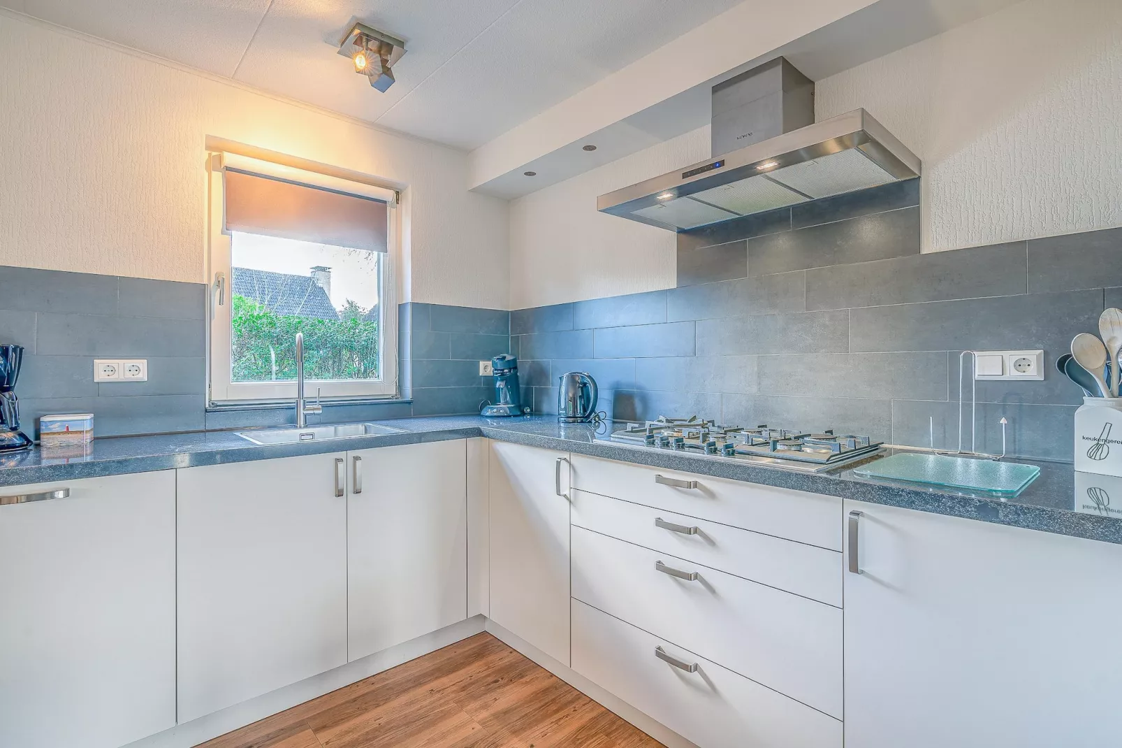 Kamperfoelie 55-Kitchen