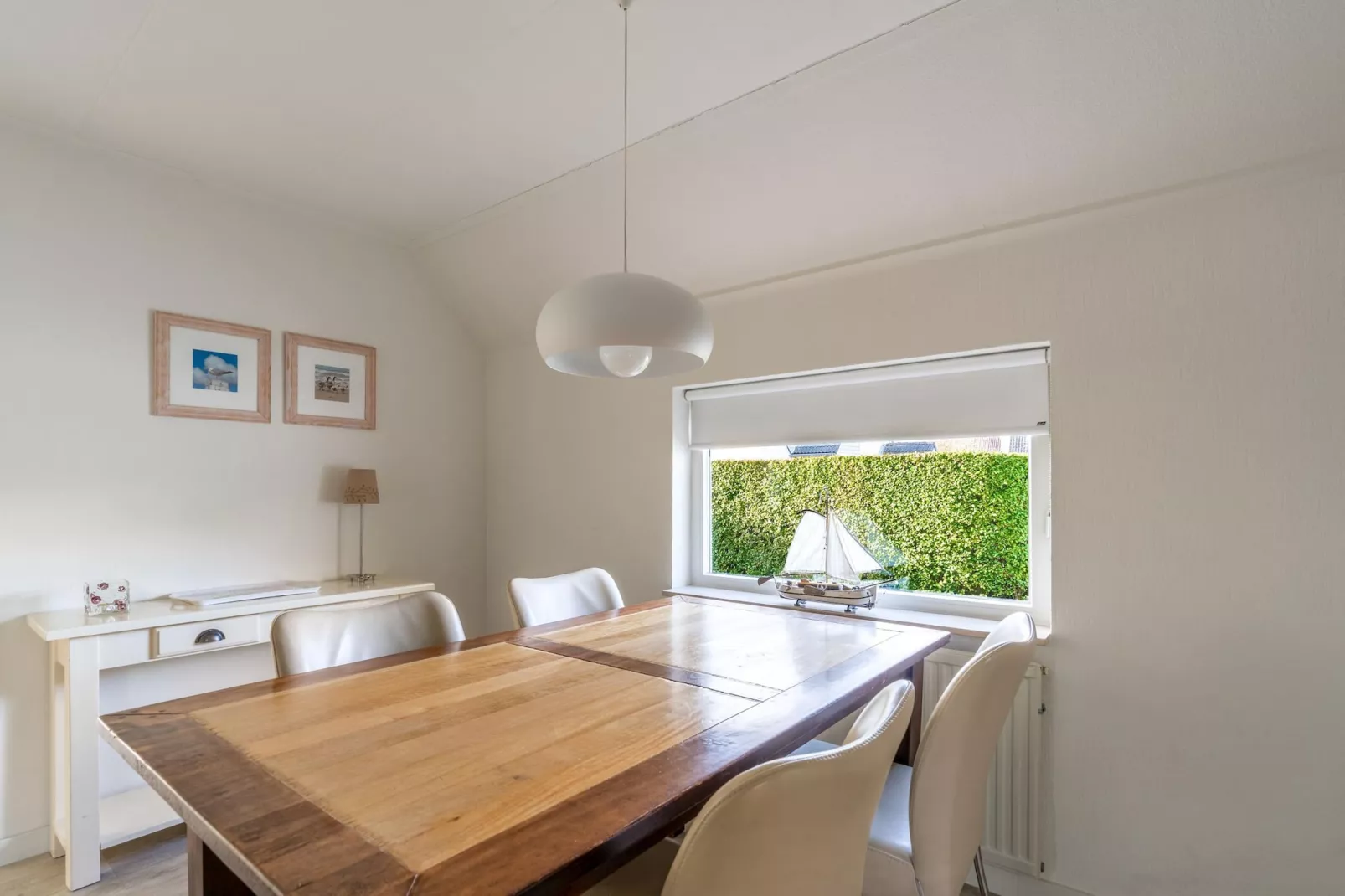 Kamperfoelie 77-Salle à manger