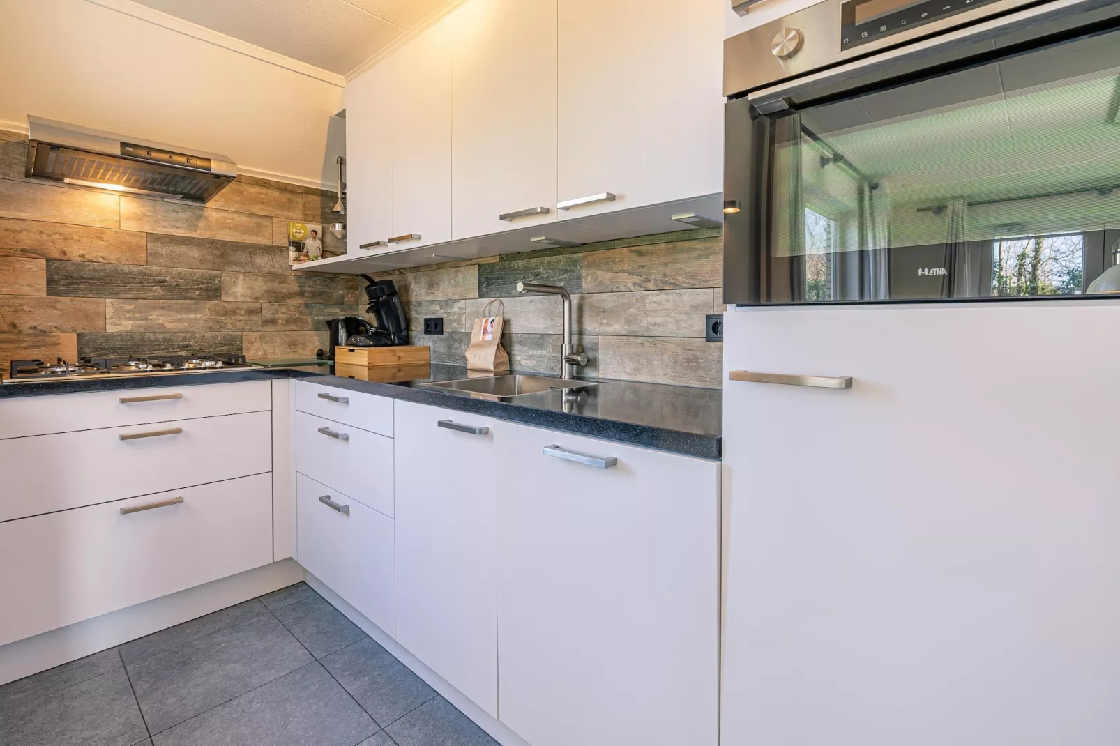 Kamperfoelie 45-Kitchen