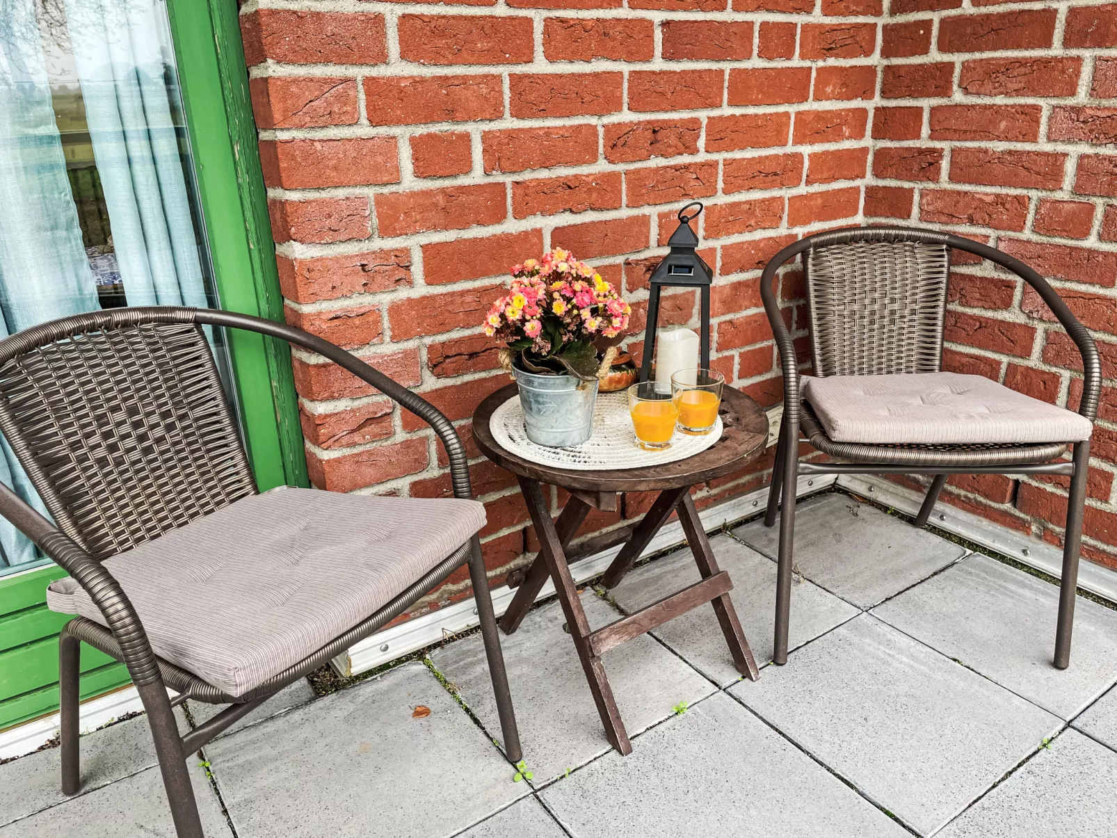 Wariner Straße-Draußen