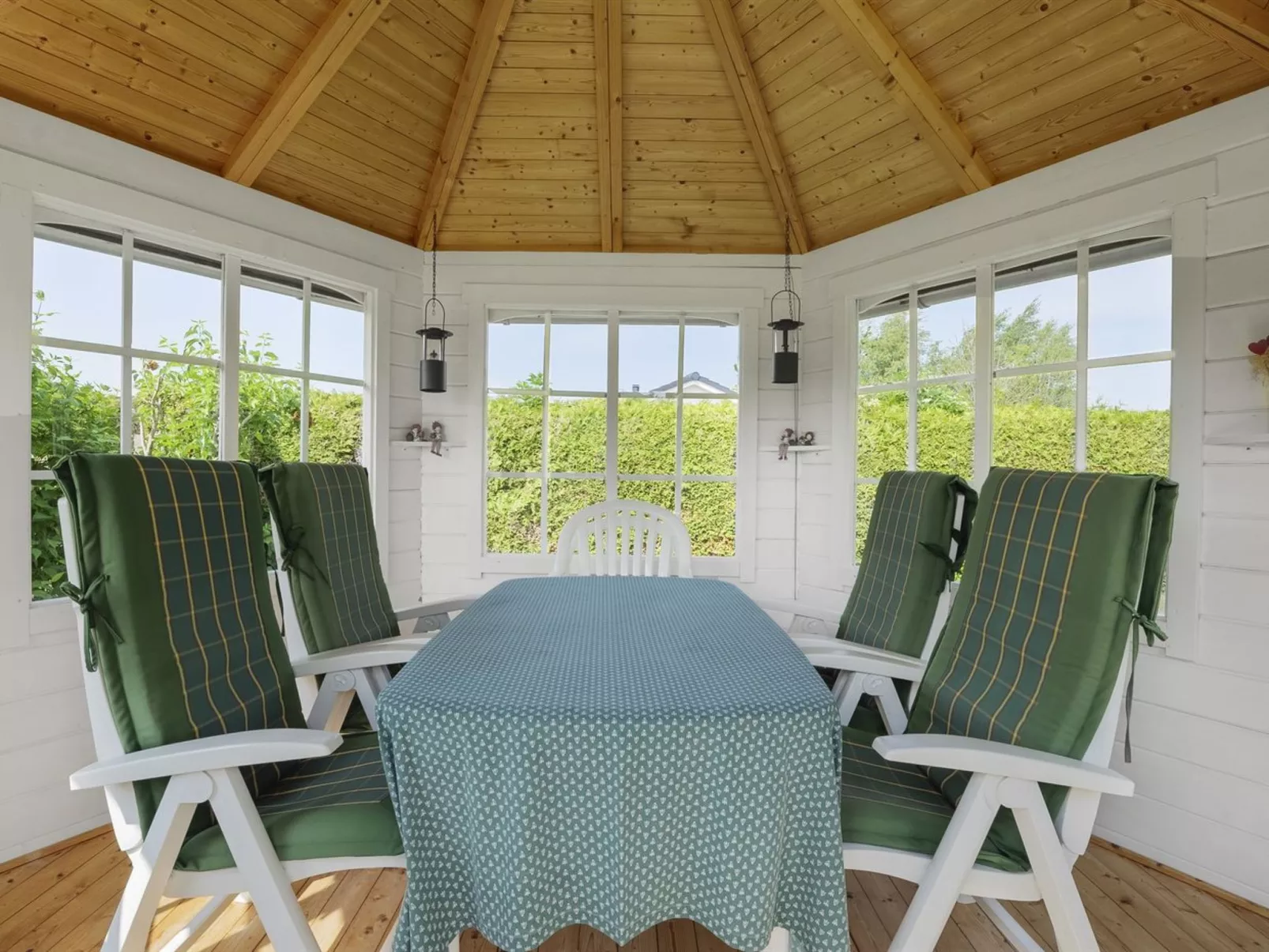 "Erok" -  from the sea-Drinnen