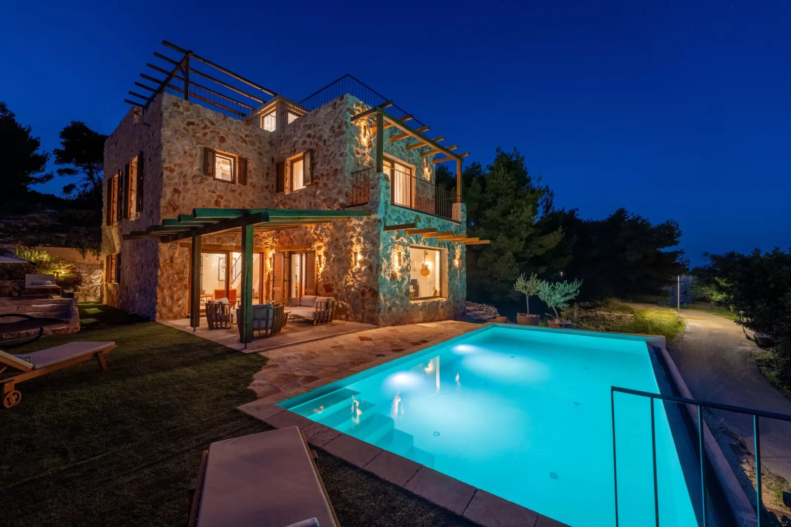 Authentic Villa Fisola-Exterior in summer