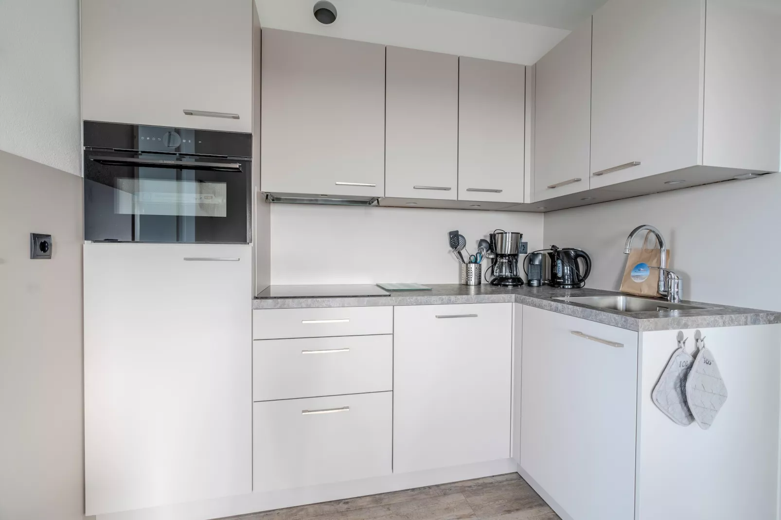 Juliana 100 - Kitchen