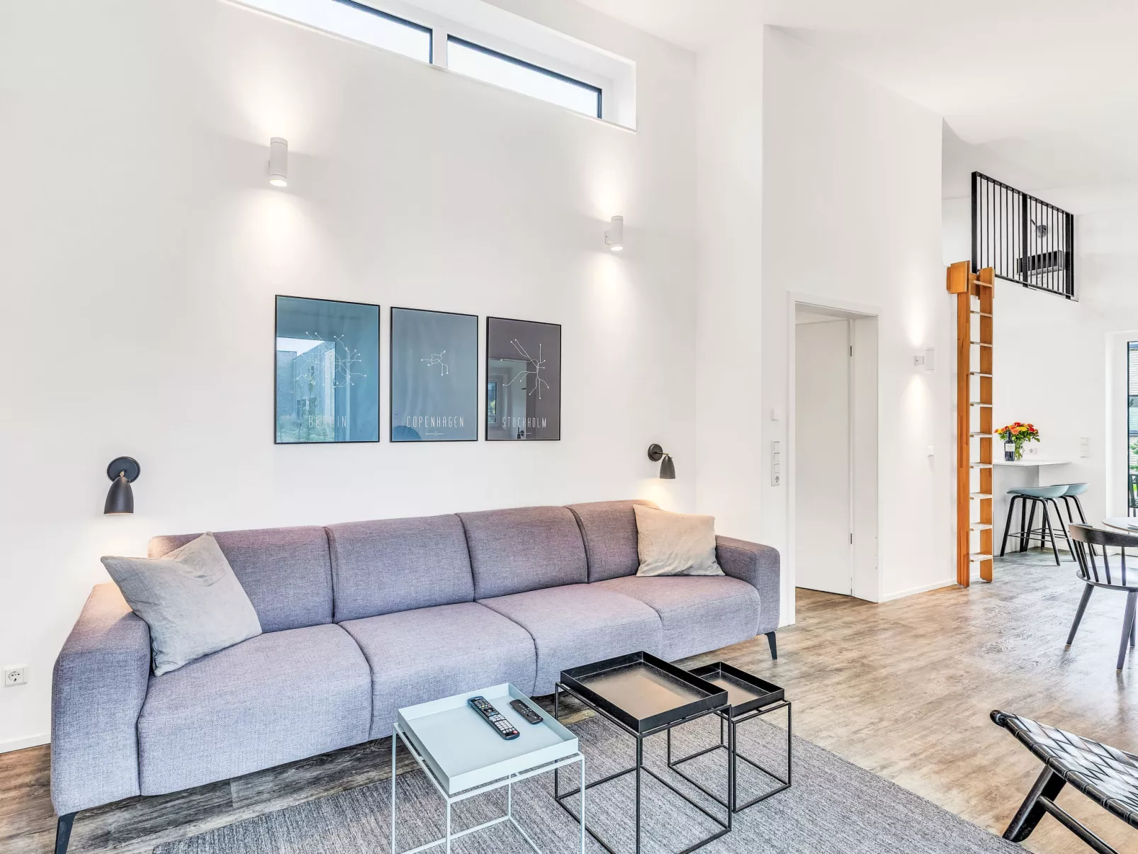 Zwischen den Hügeln (153) - Inside