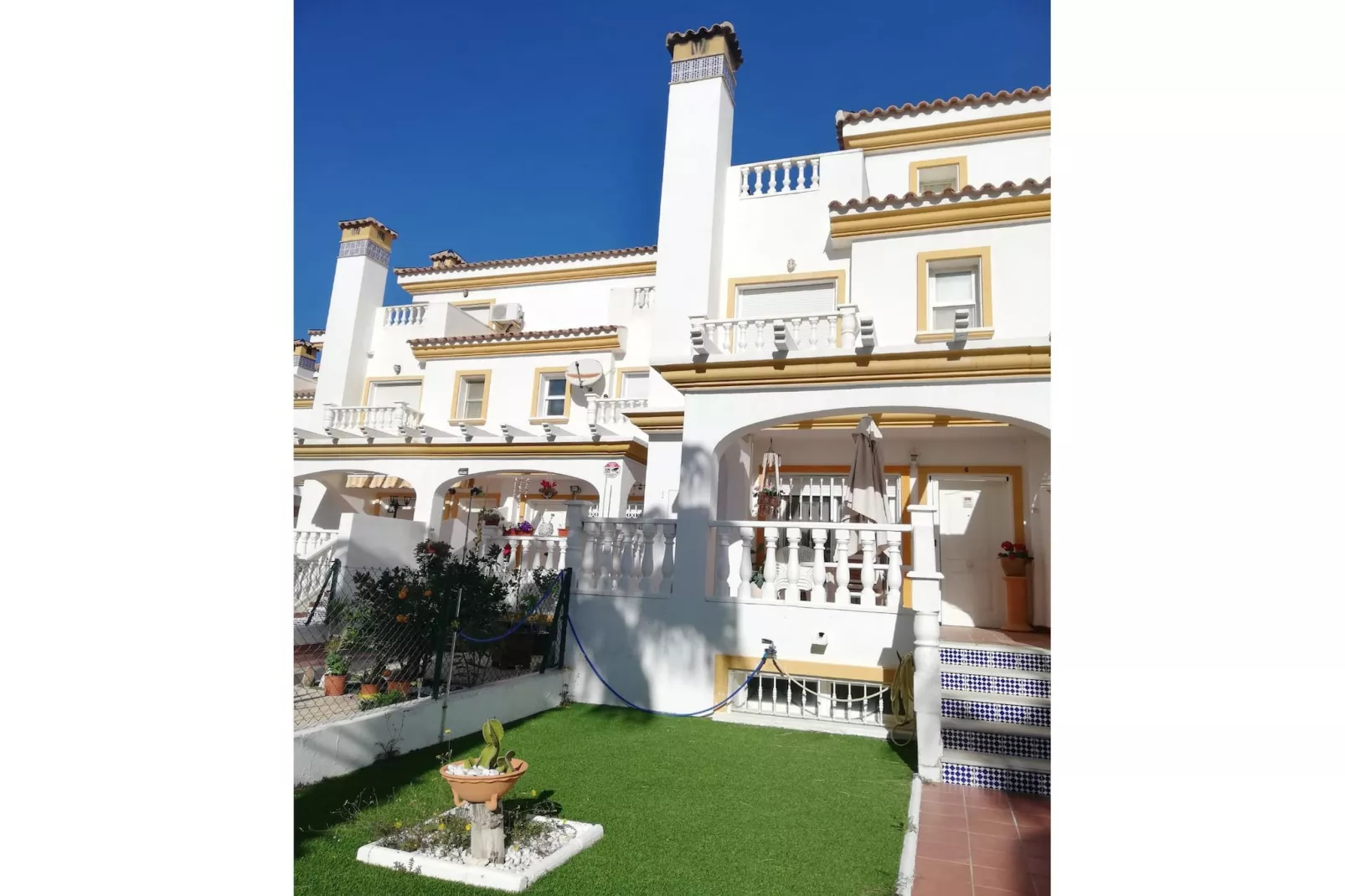 CT 345 AL - Faro's Cala Marques Townhouse-Exterior in summer